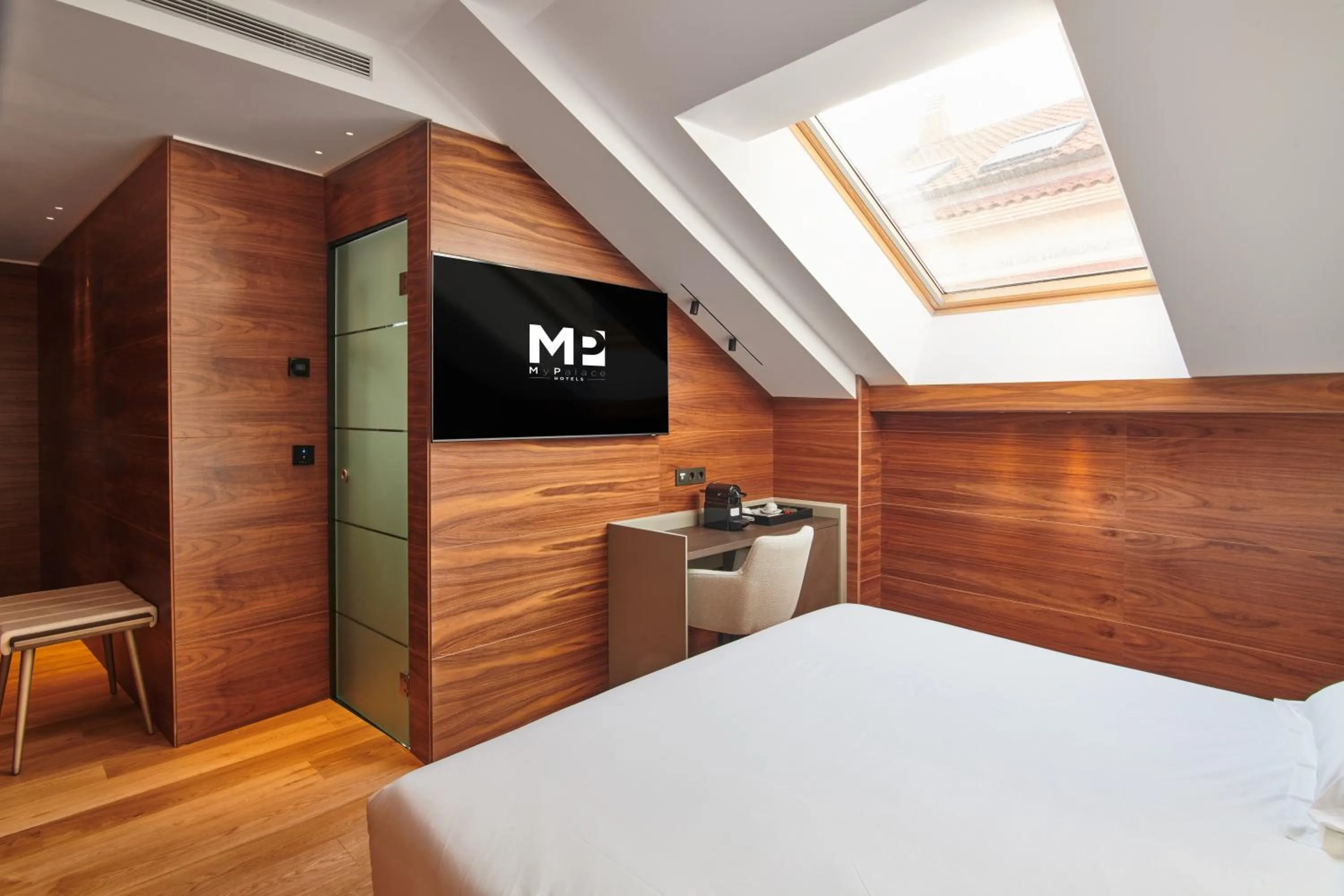 Bedroom, Bed in Hotel MyPalace León