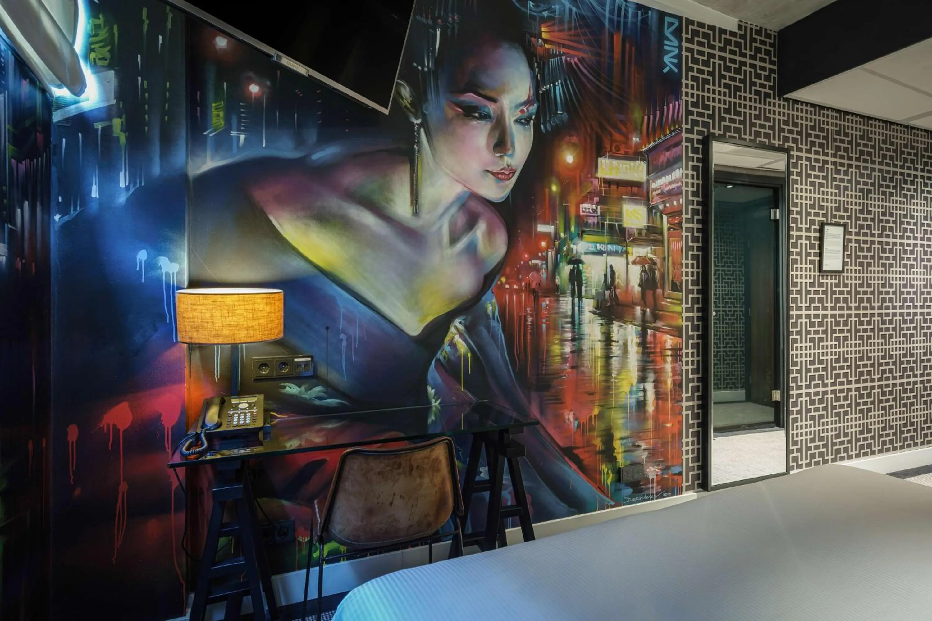 Bed in DoubleTree by Hilton Amsterdam - NDSM Wharf