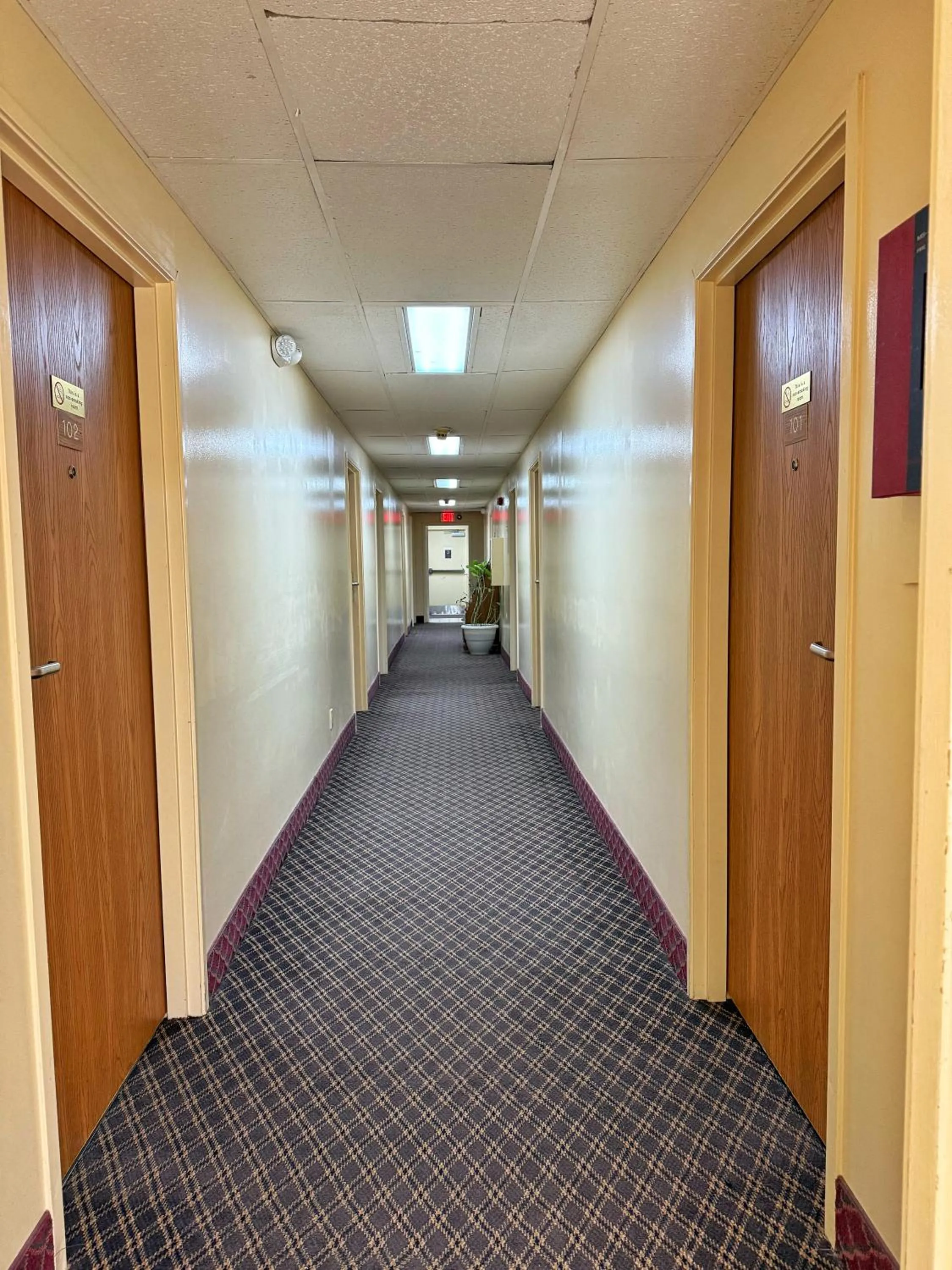 Lake Tree Inn & Suites