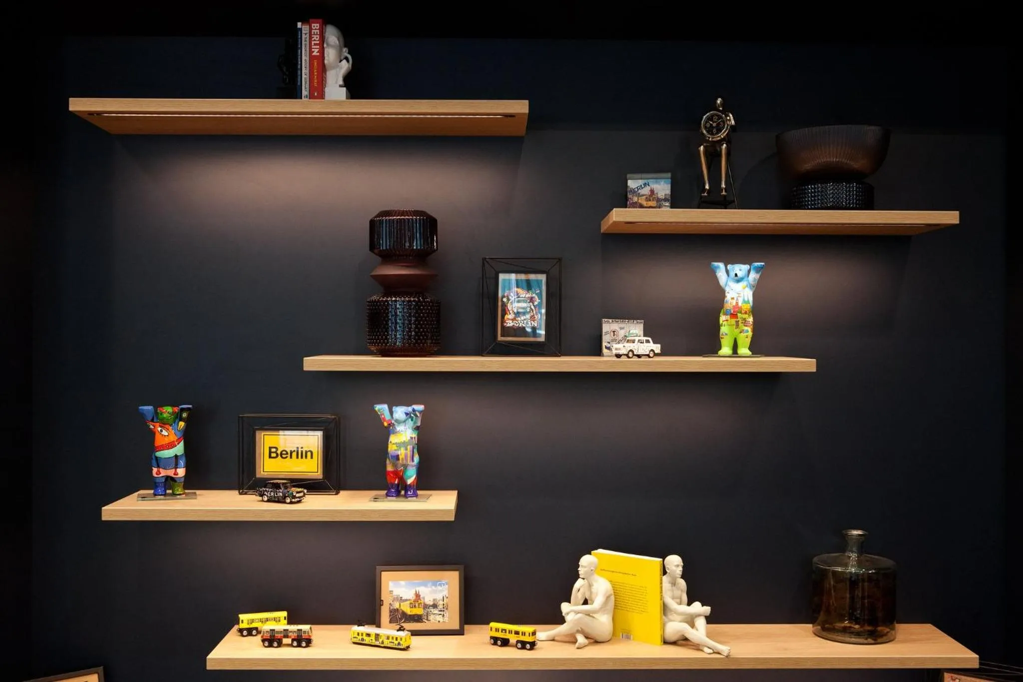 Lounge or bar in Holiday Inn Berlin City East Side by IHG