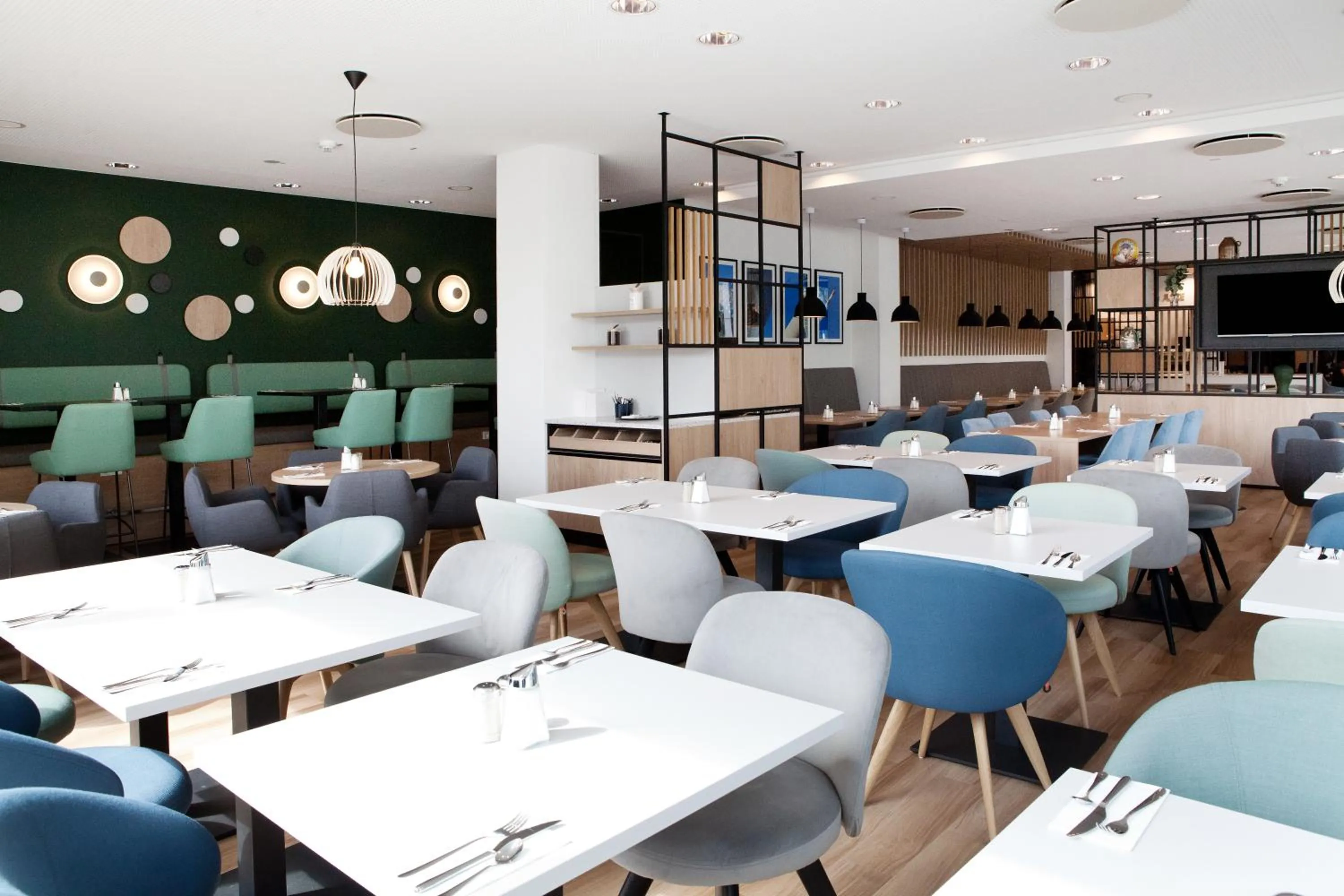 Restaurant/places to eat in Holiday Inn Berlin City East Side by IHG