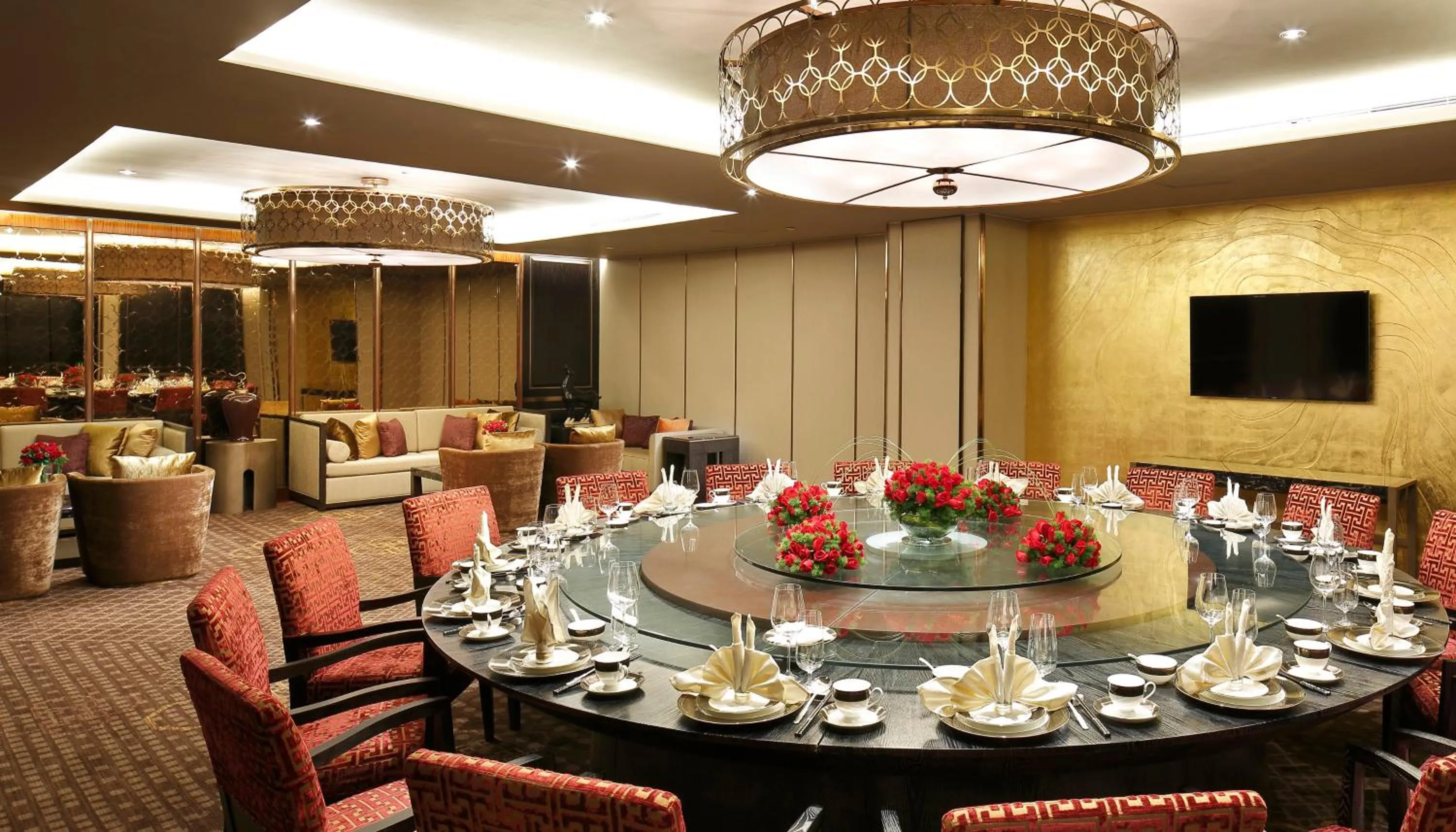 Restaurant/places to eat in Crowne Plaza Kunming City Centre by IHG