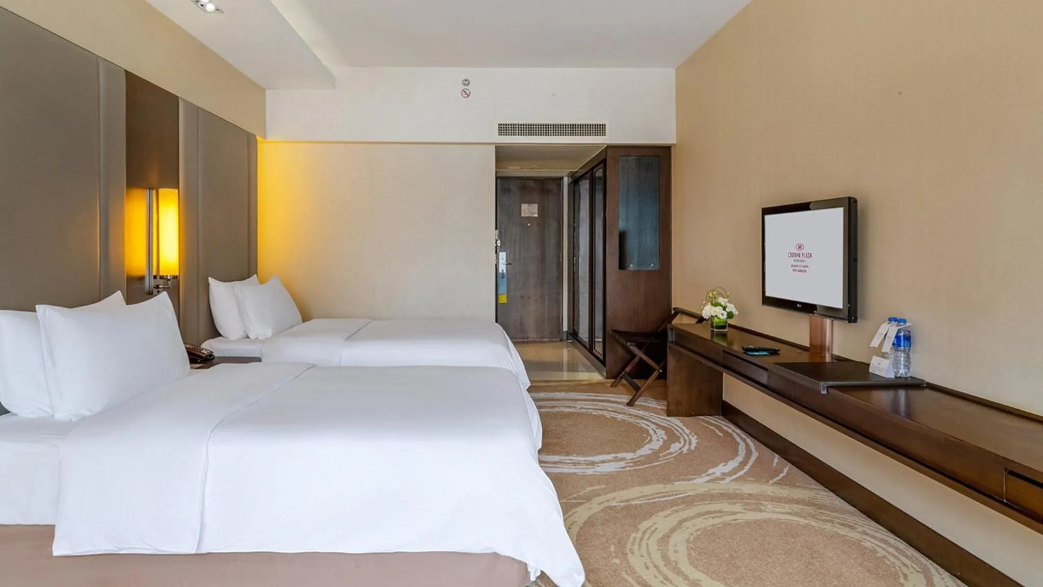 Photo of the whole room, Bed in Crowne Plaza Kunming City Centre by IHG