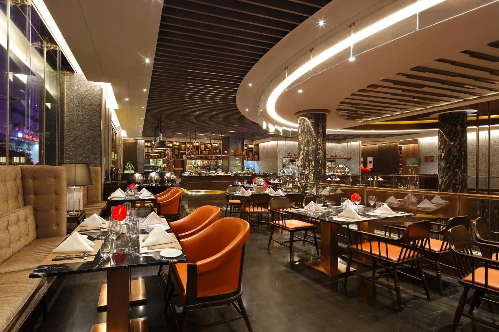 Restaurant/places to eat in Crowne Plaza Kunming City Centre by IHG