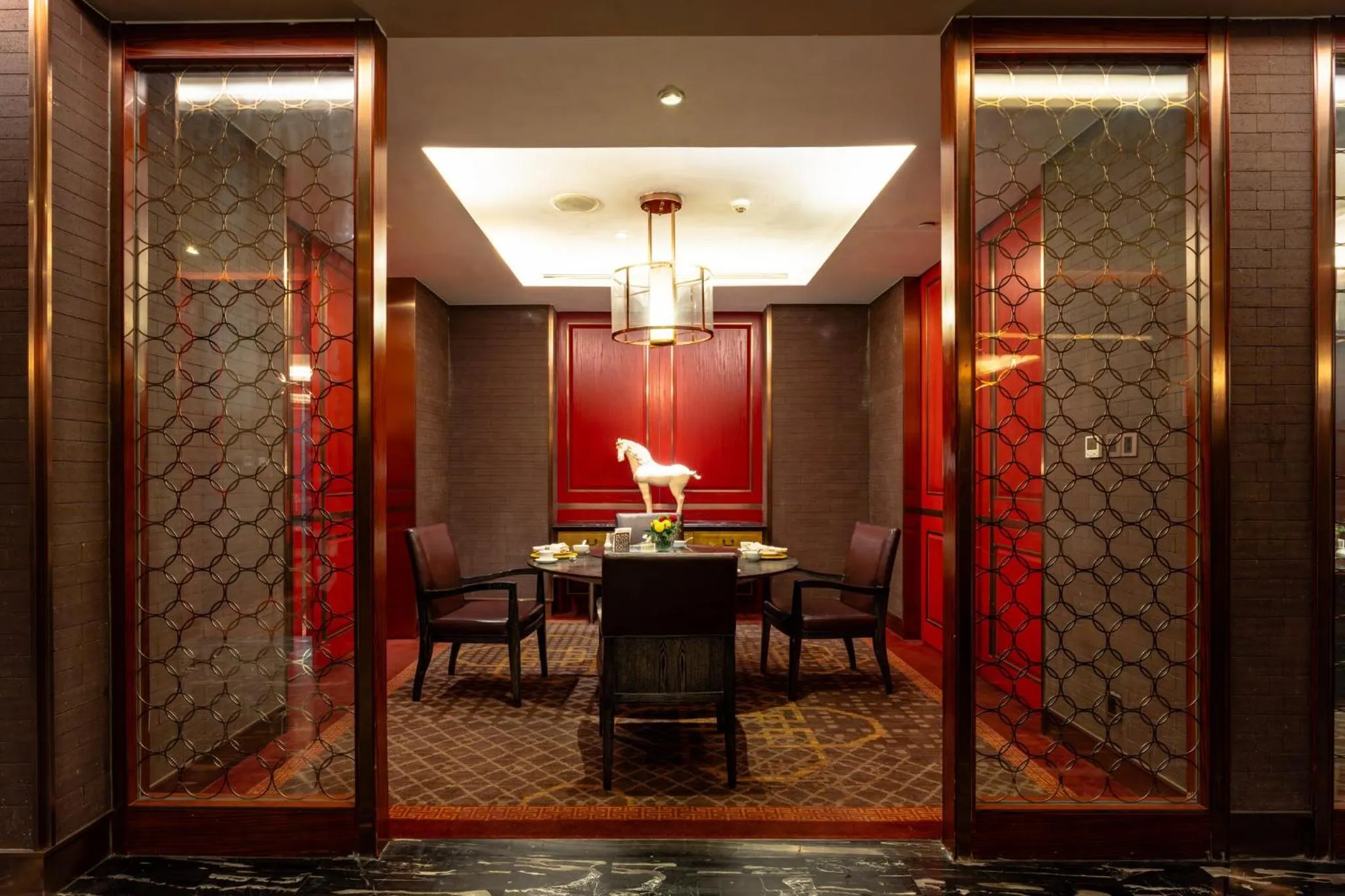 Restaurant/places to eat in Crowne Plaza Kunming City Centre by IHG