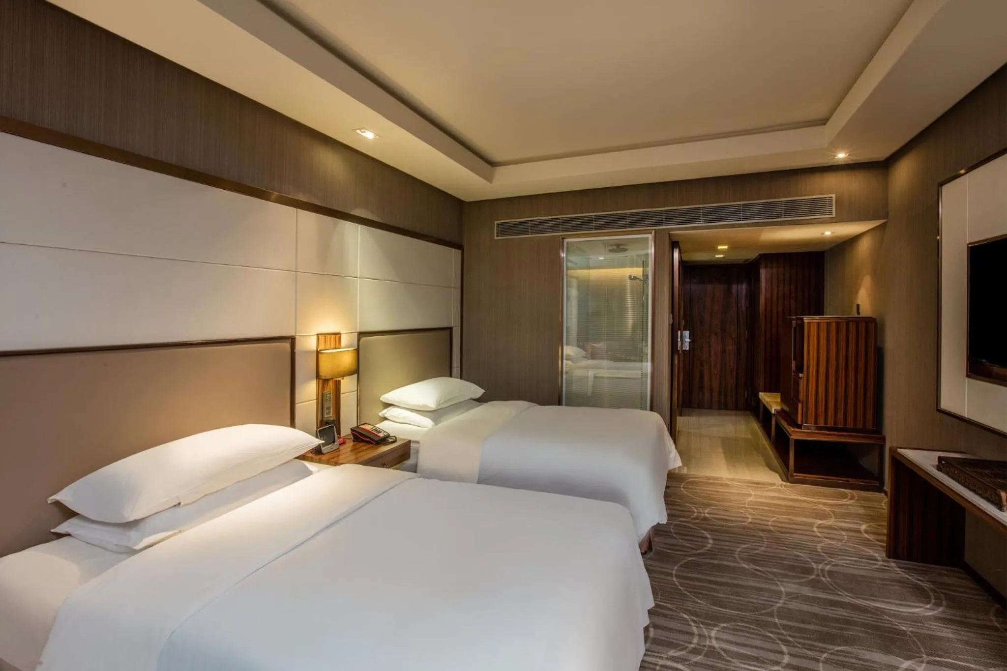Photo of the whole room, Bed in Crowne Plaza Kunming City Centre by IHG