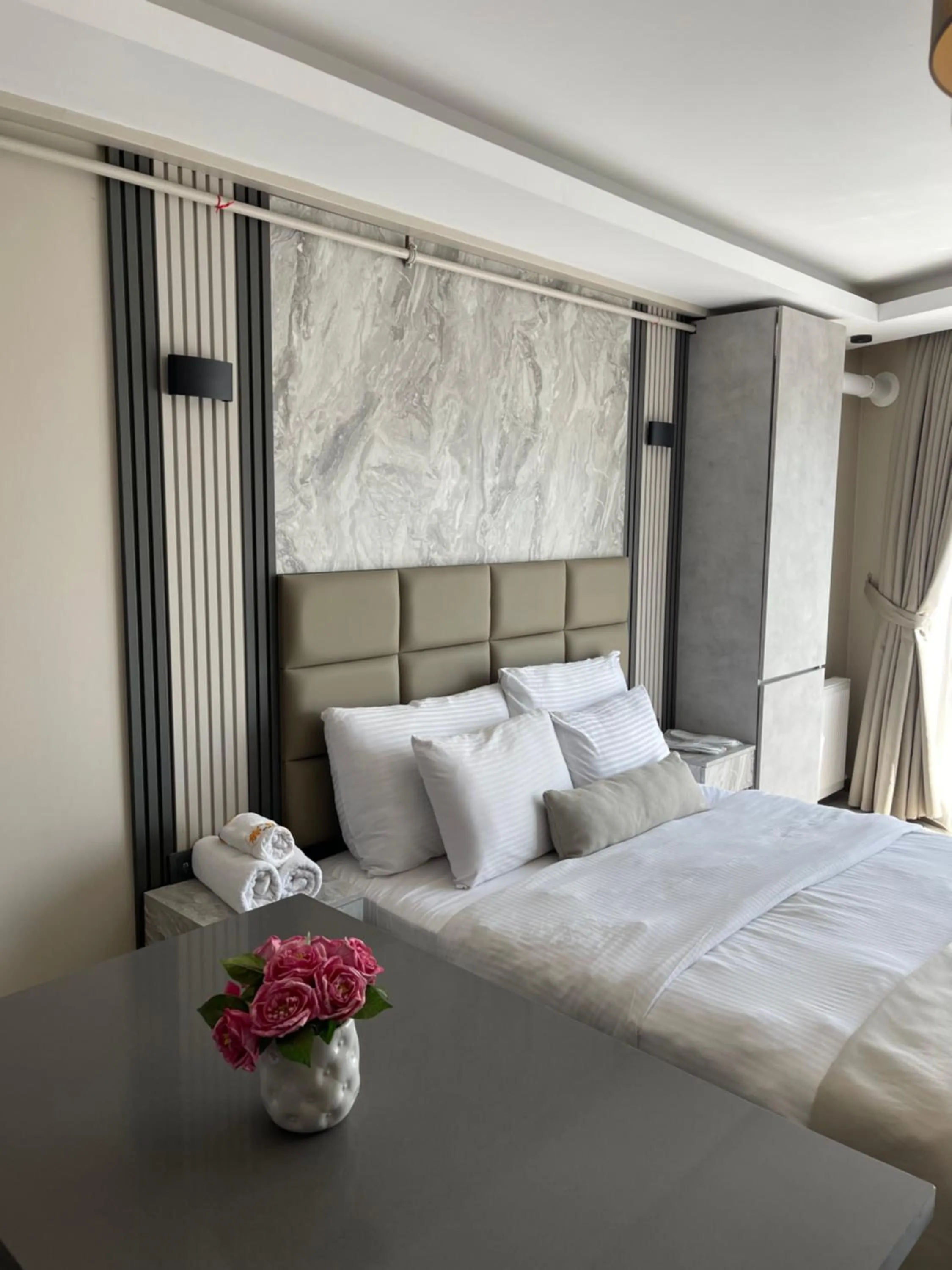 Bed in Aymira Suite Hotel