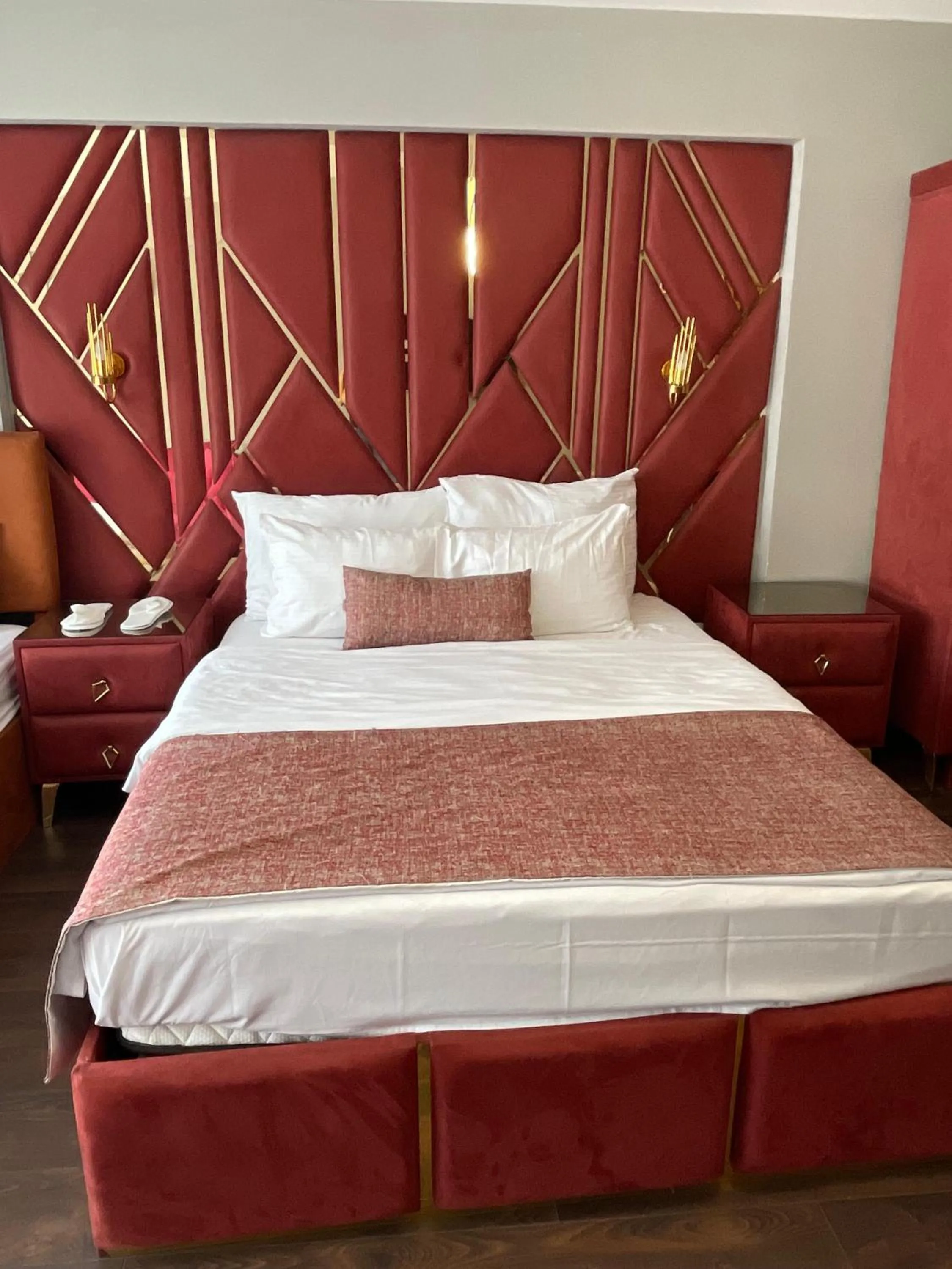 Bed in Aymira Suite Hotel