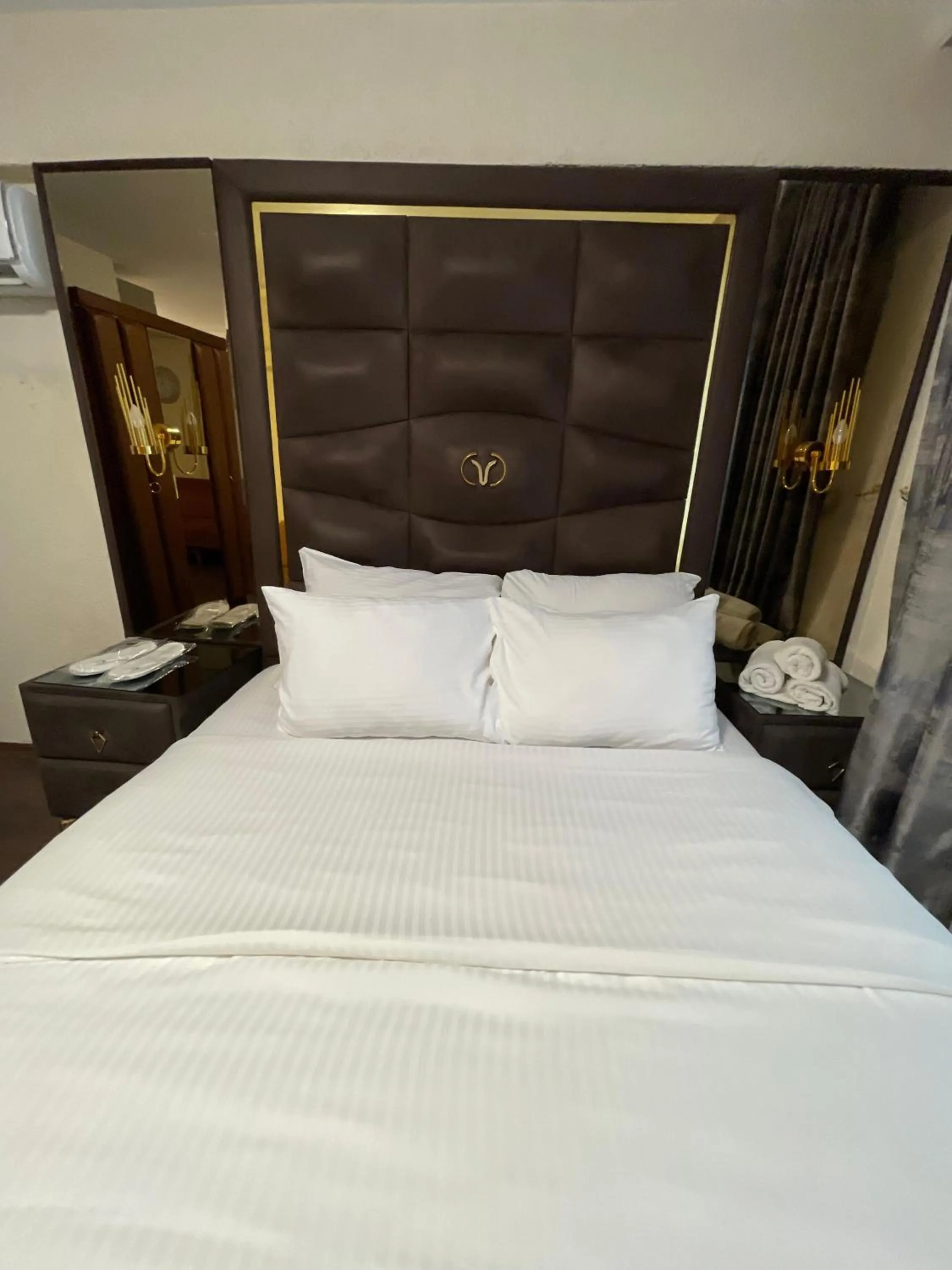 Bed in Aymira Suite Hotel