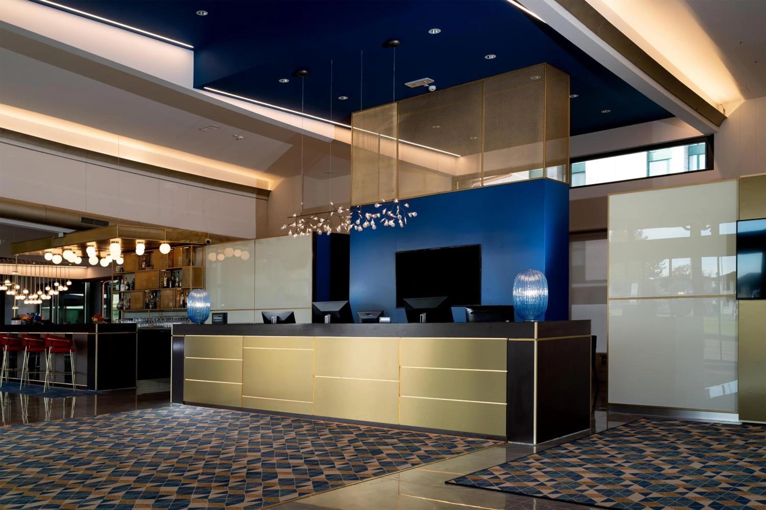 Lobby or reception in Doubletree by Hilton Milan Malpensa Solbiate Olona