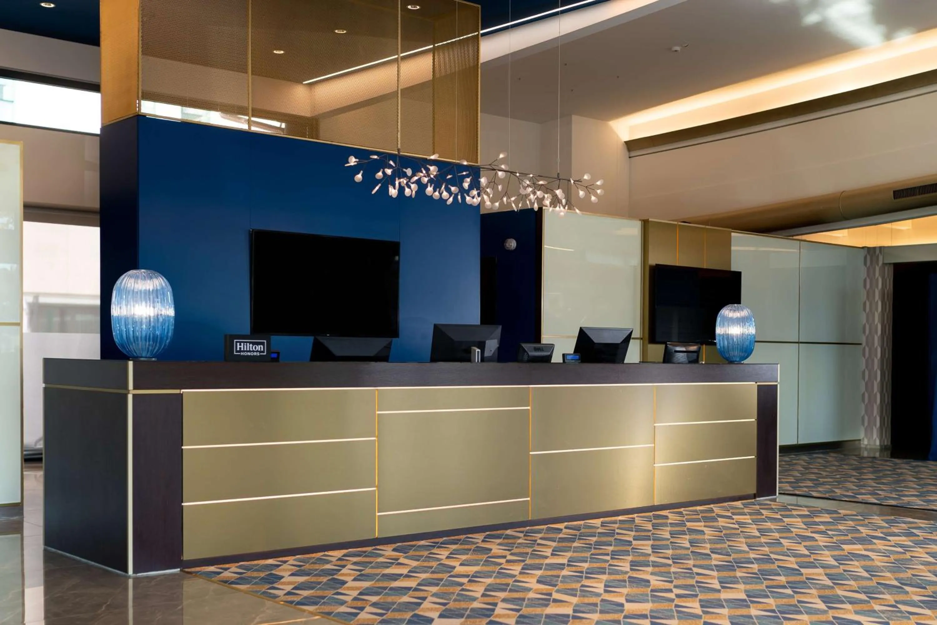Lobby or reception in Doubletree by Hilton Milan Malpensa Solbiate Olona