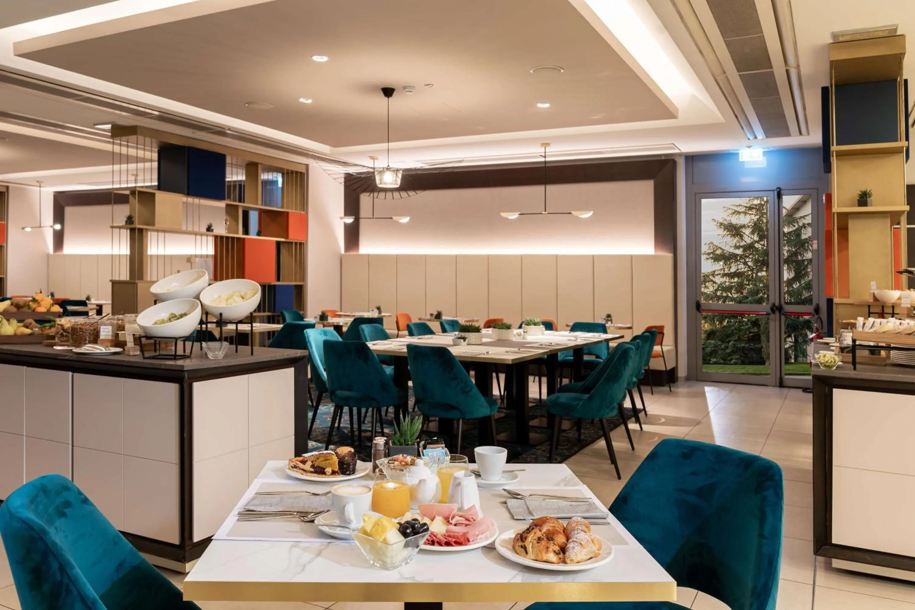 Restaurant/places to eat in Doubletree by Hilton Milan Malpensa Solbiate Olona
