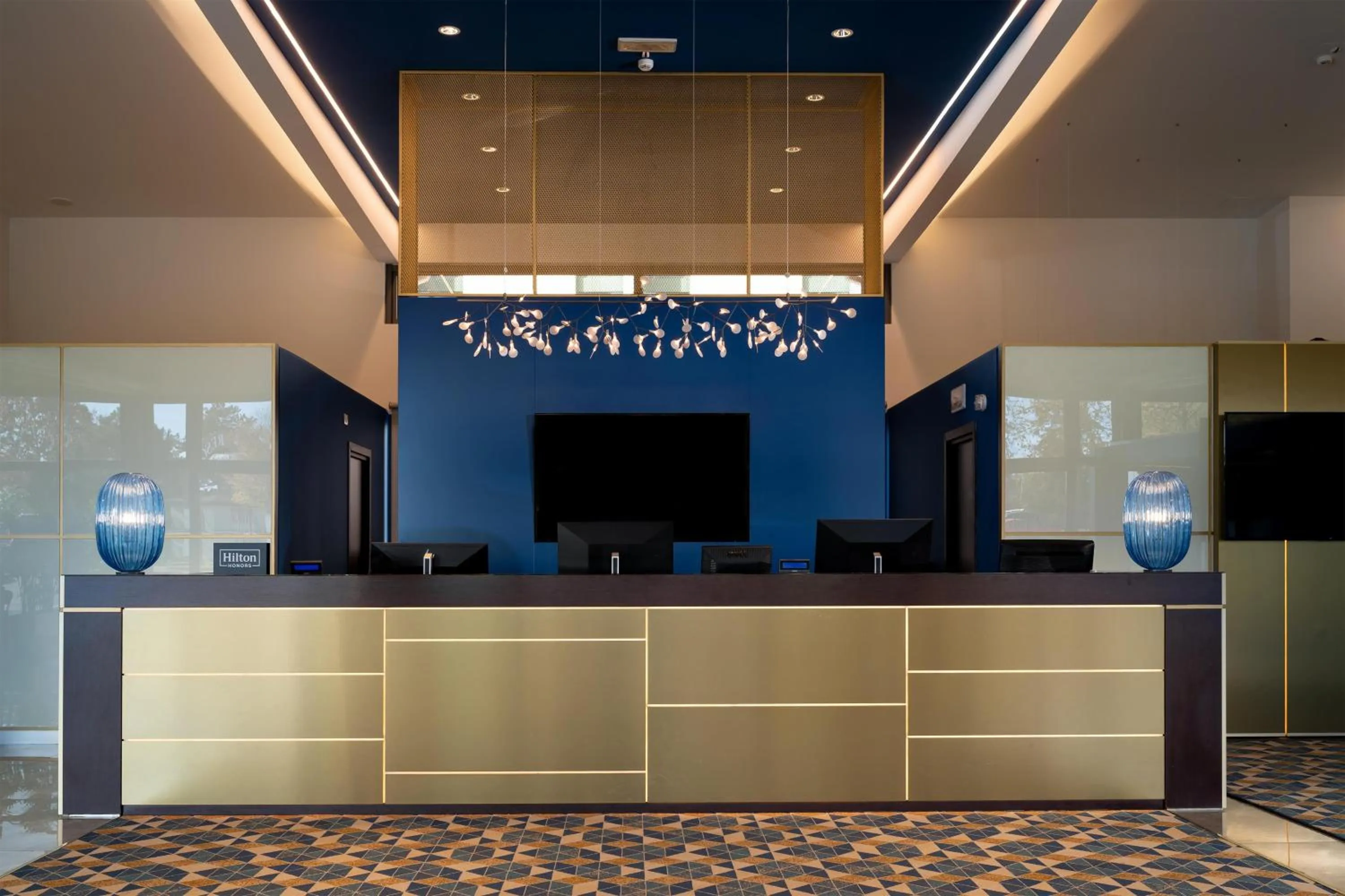 Lobby or reception in Doubletree by Hilton Milan Malpensa Solbiate Olona