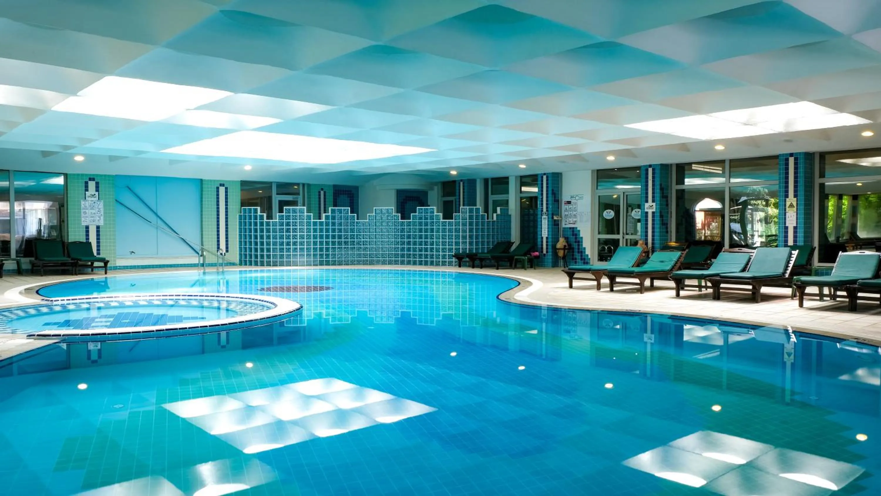 Swimming pool in Belconti Resort Hotel