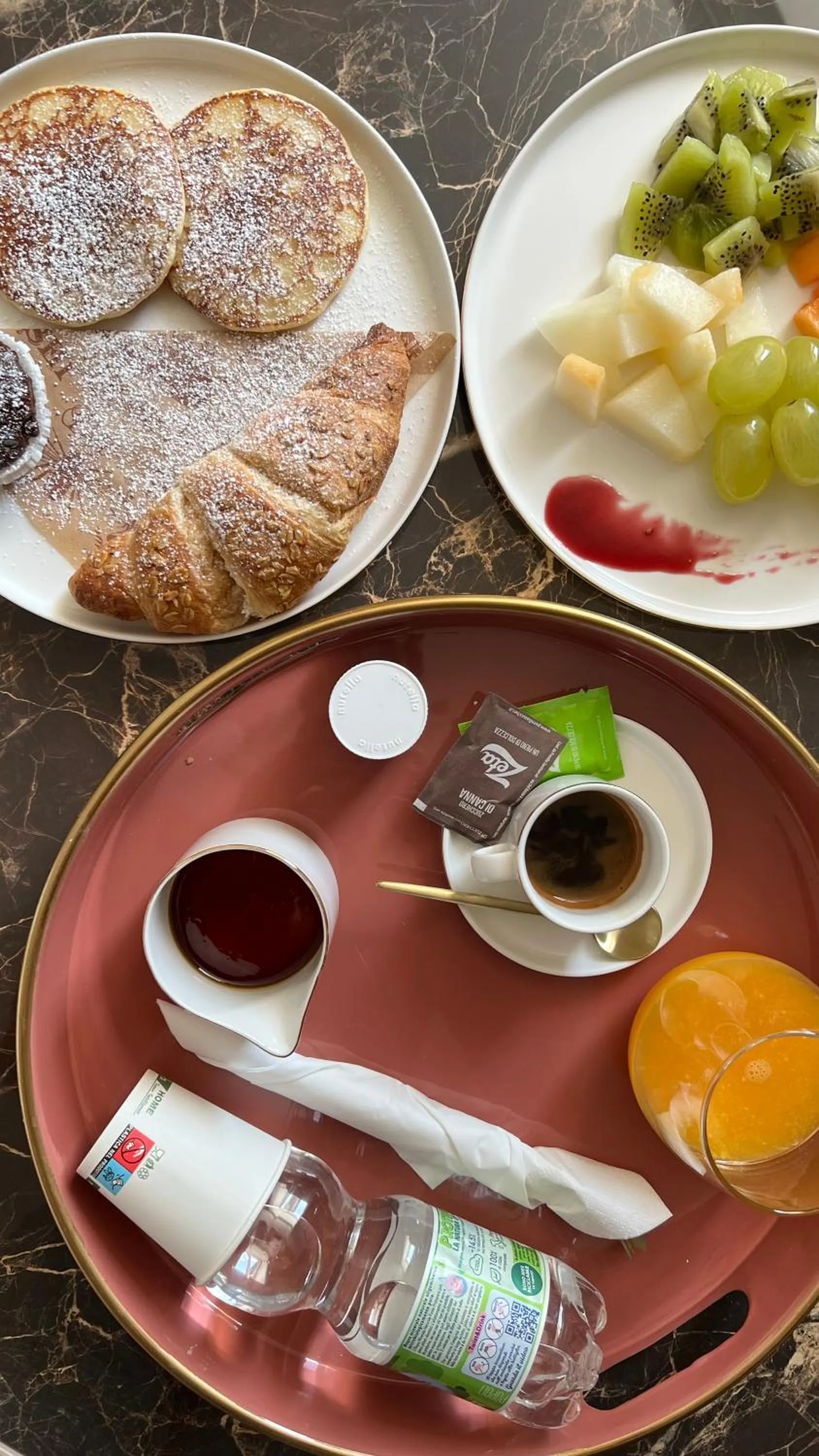 Breakfast in MareLuna Rooms