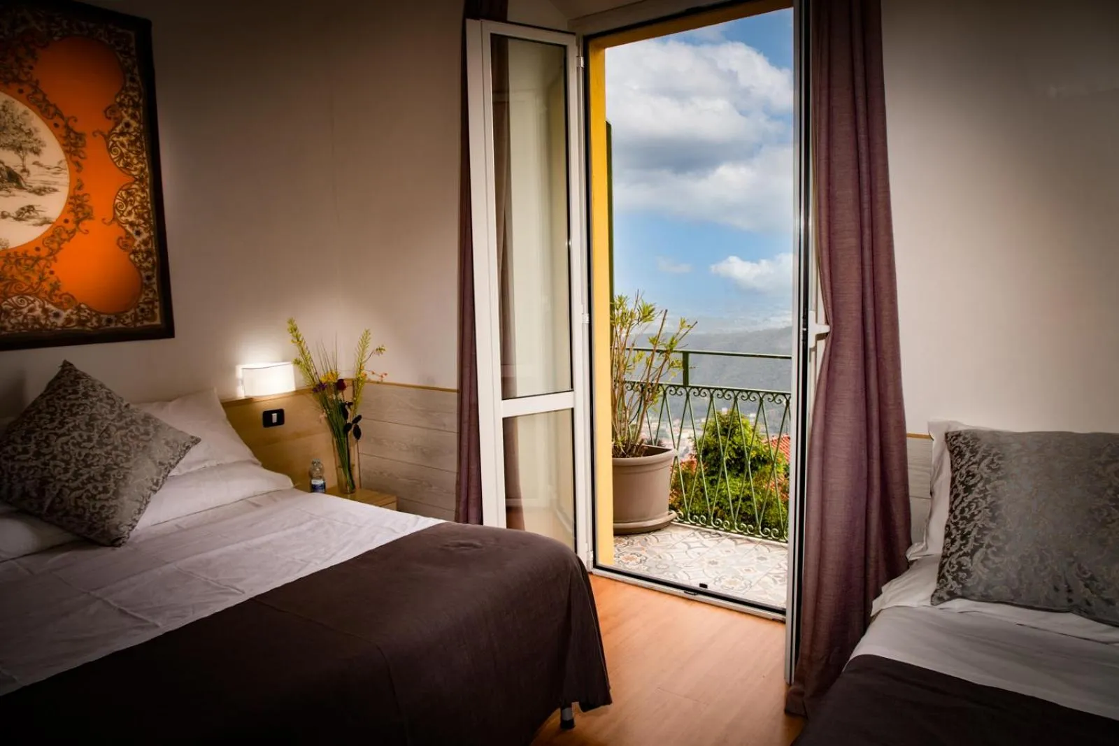 Bedroom, Bed in Hotel Vista Lago Como