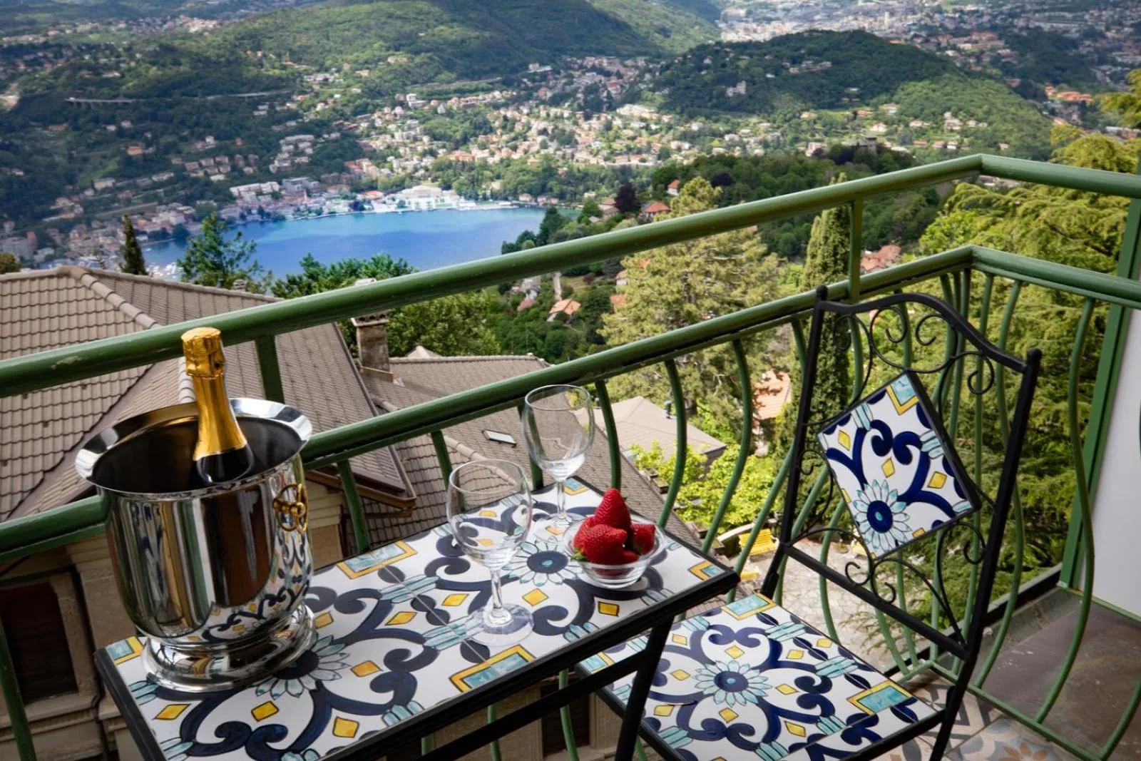 Balcony/Terrace in Hotel Vista Lago Como
