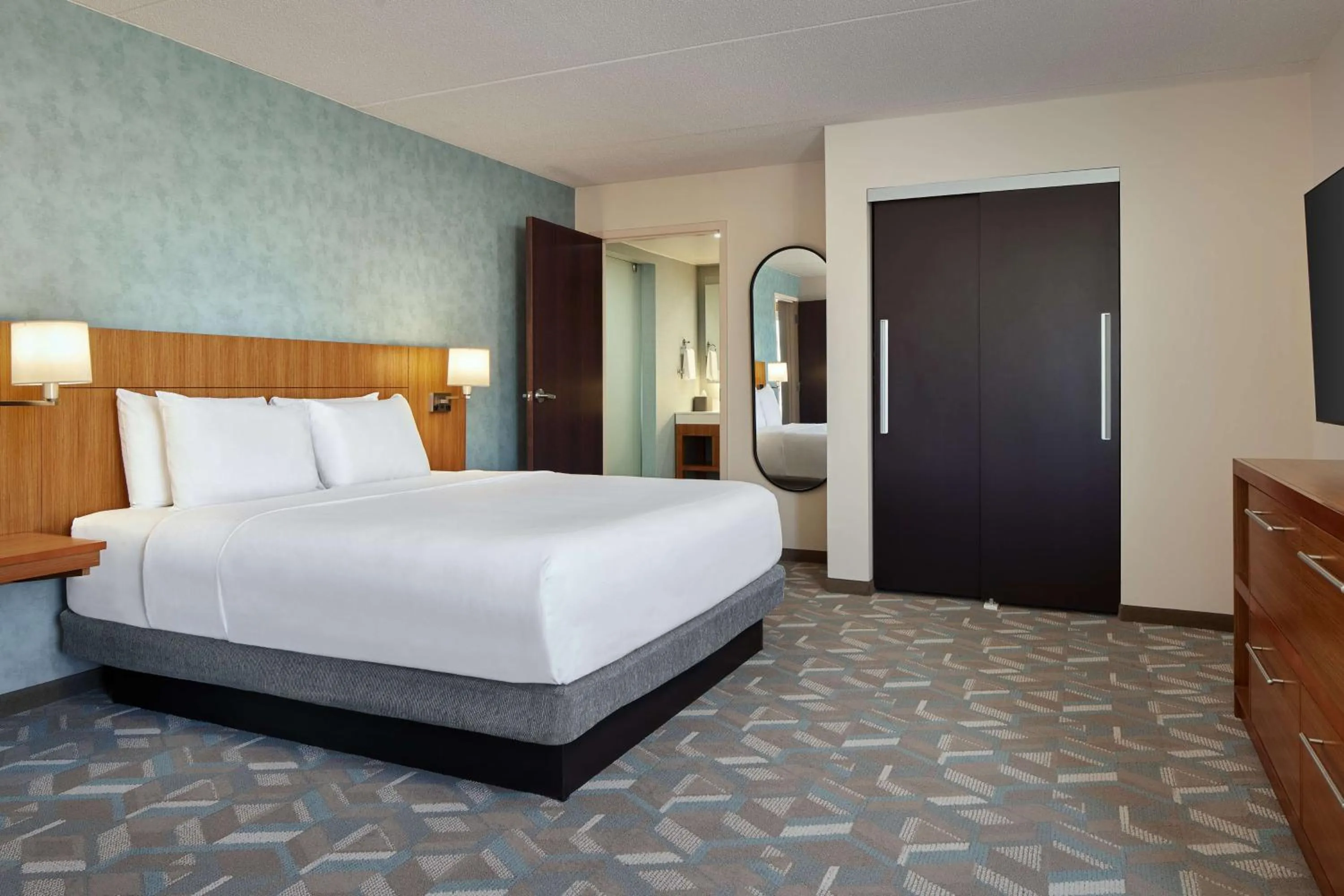 Photo of the whole room, Bed in Hyatt Place Fredericksburg at Mary Washington