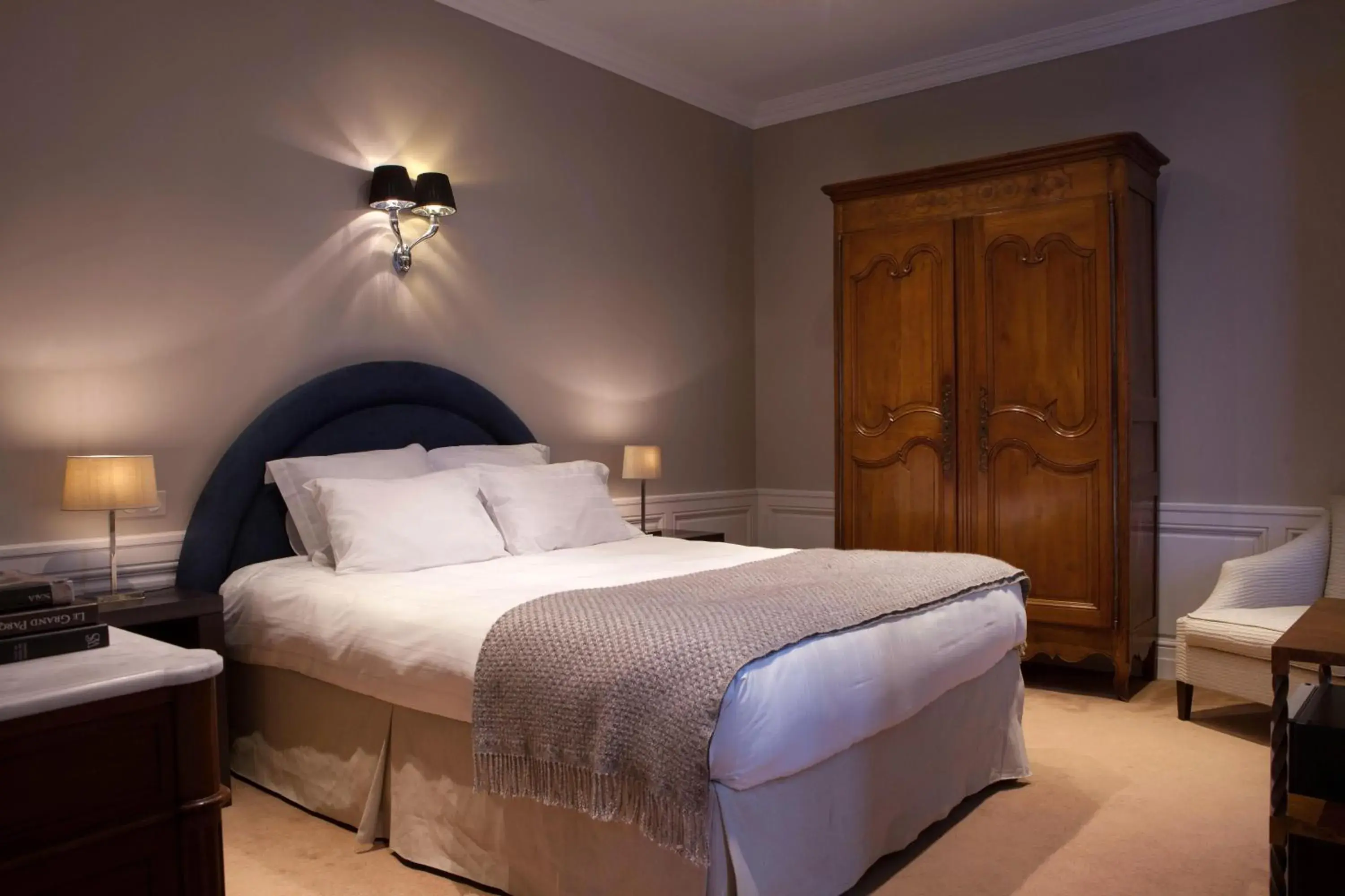 Double Room in Hôtel de Londres Double Room in Hôtel de Londres