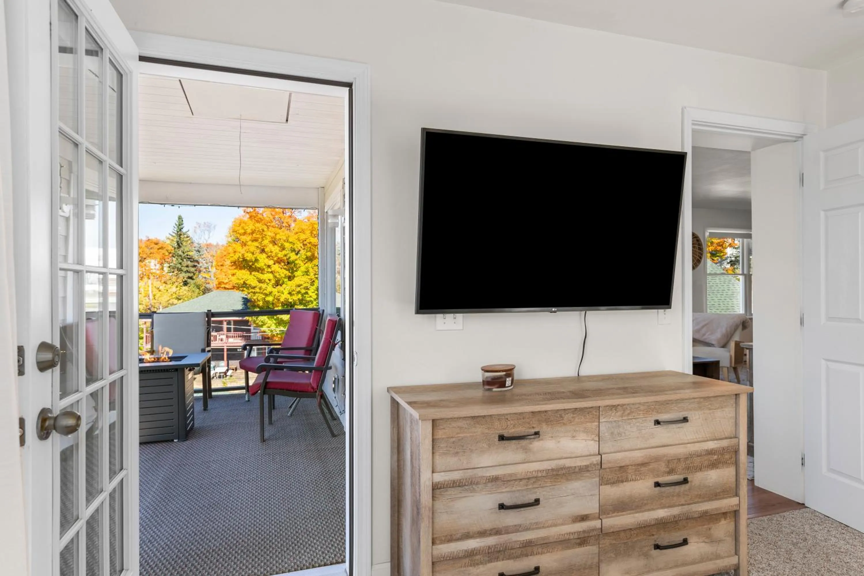 TV and multimedia in Central Lake Placid Mountain Views