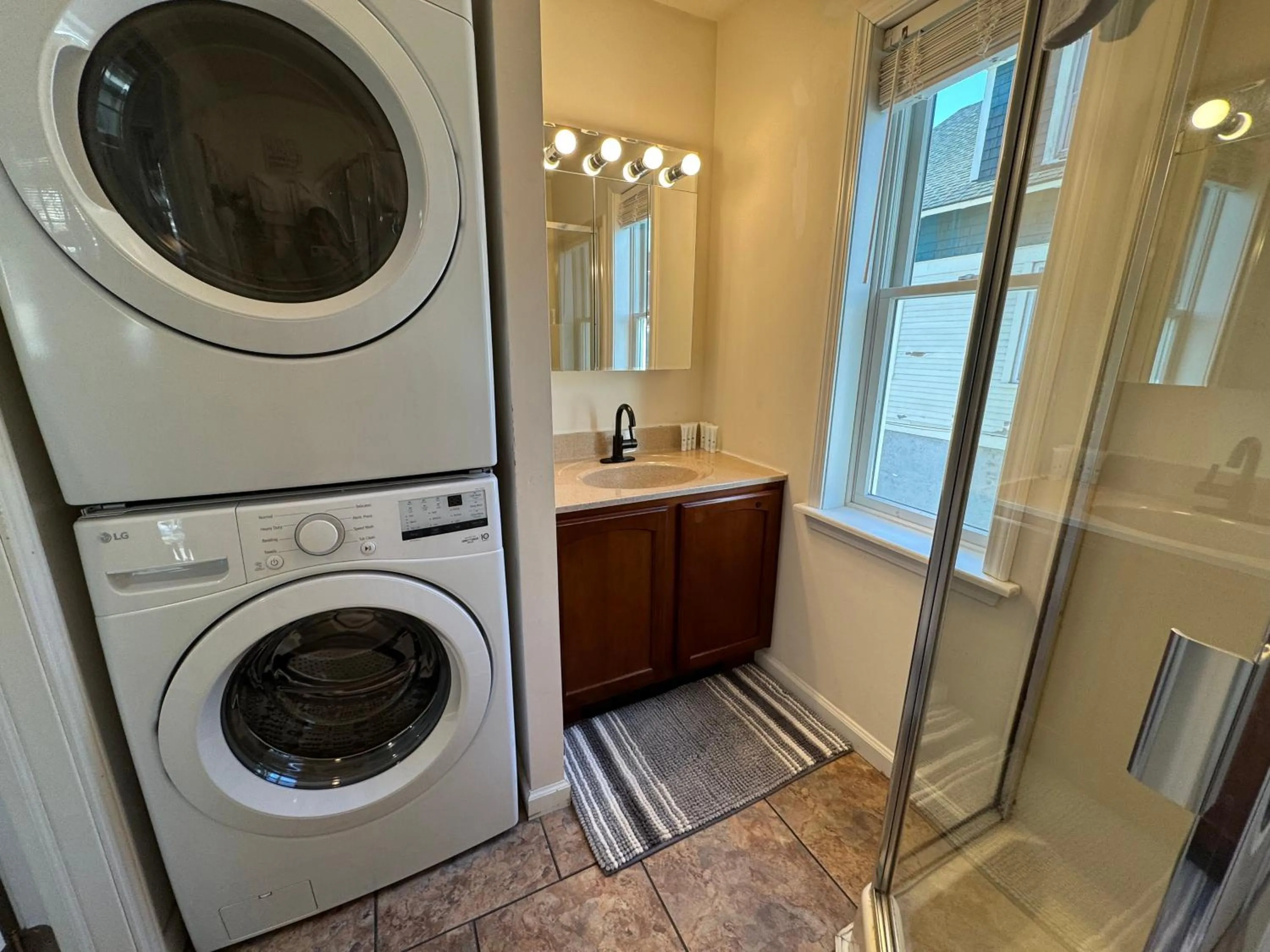 Shower in Central Lake Placid Mountain Views