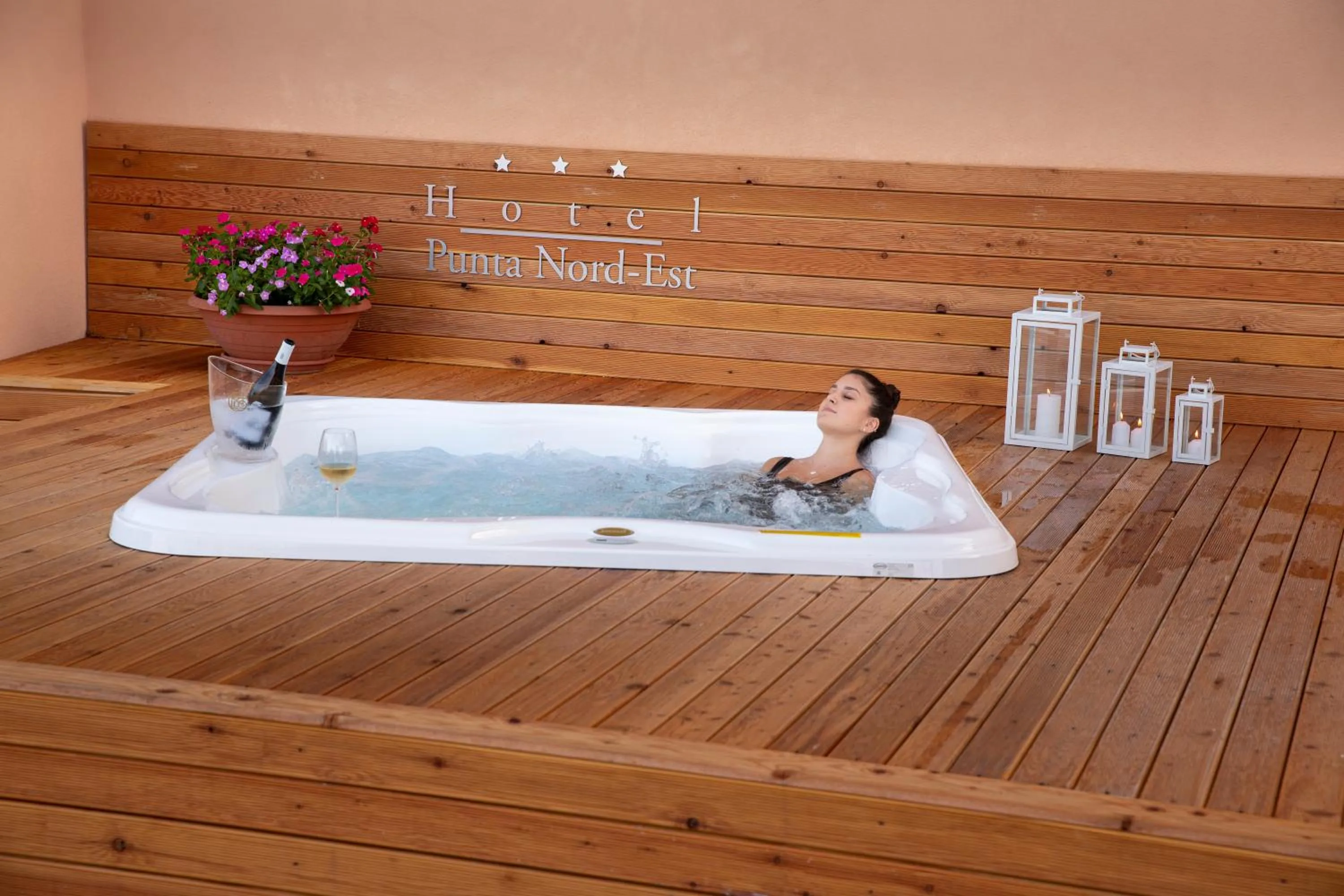 Hot Tub in Hotel Punta Nord Est