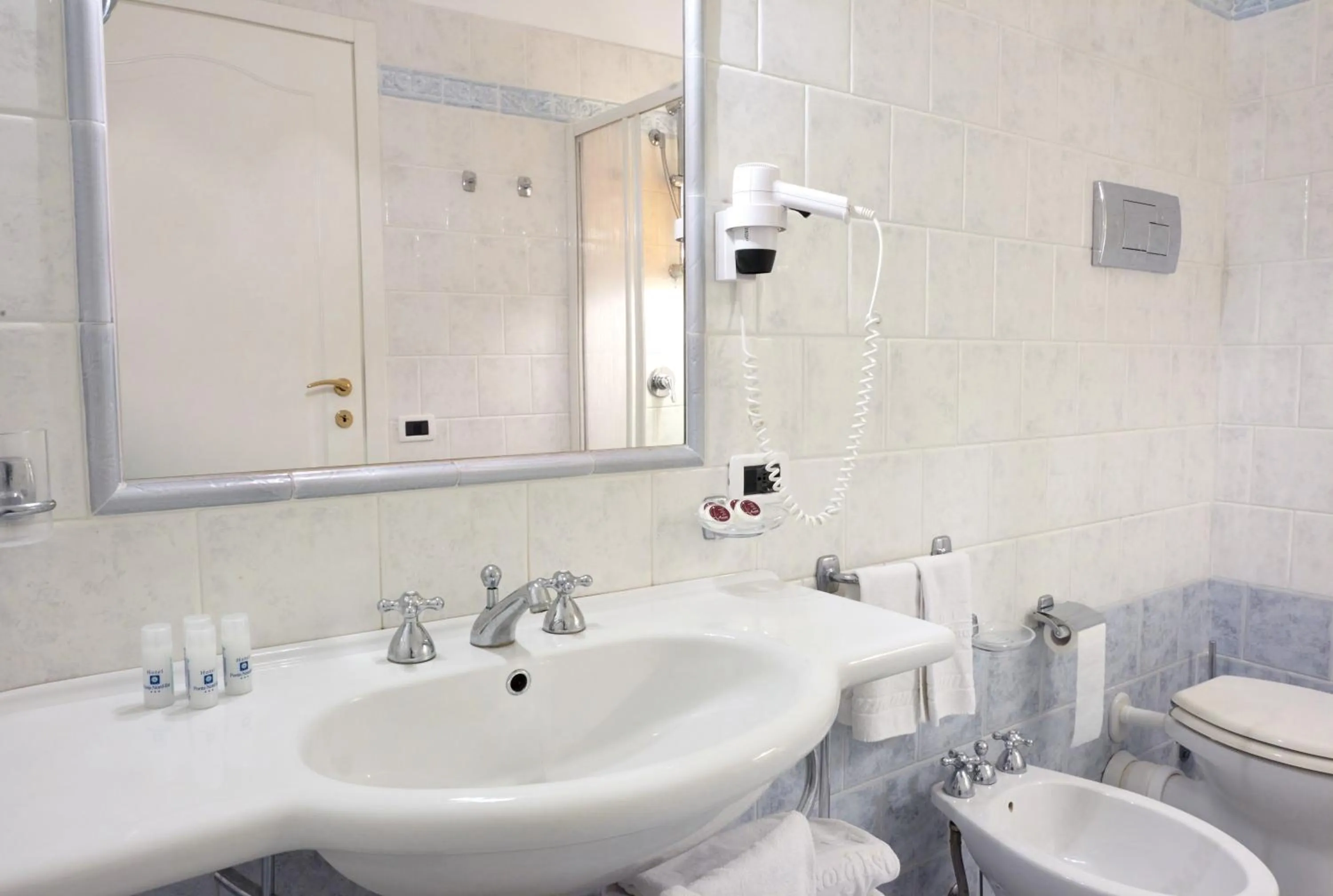 Bathroom in Hotel Punta Nord Est