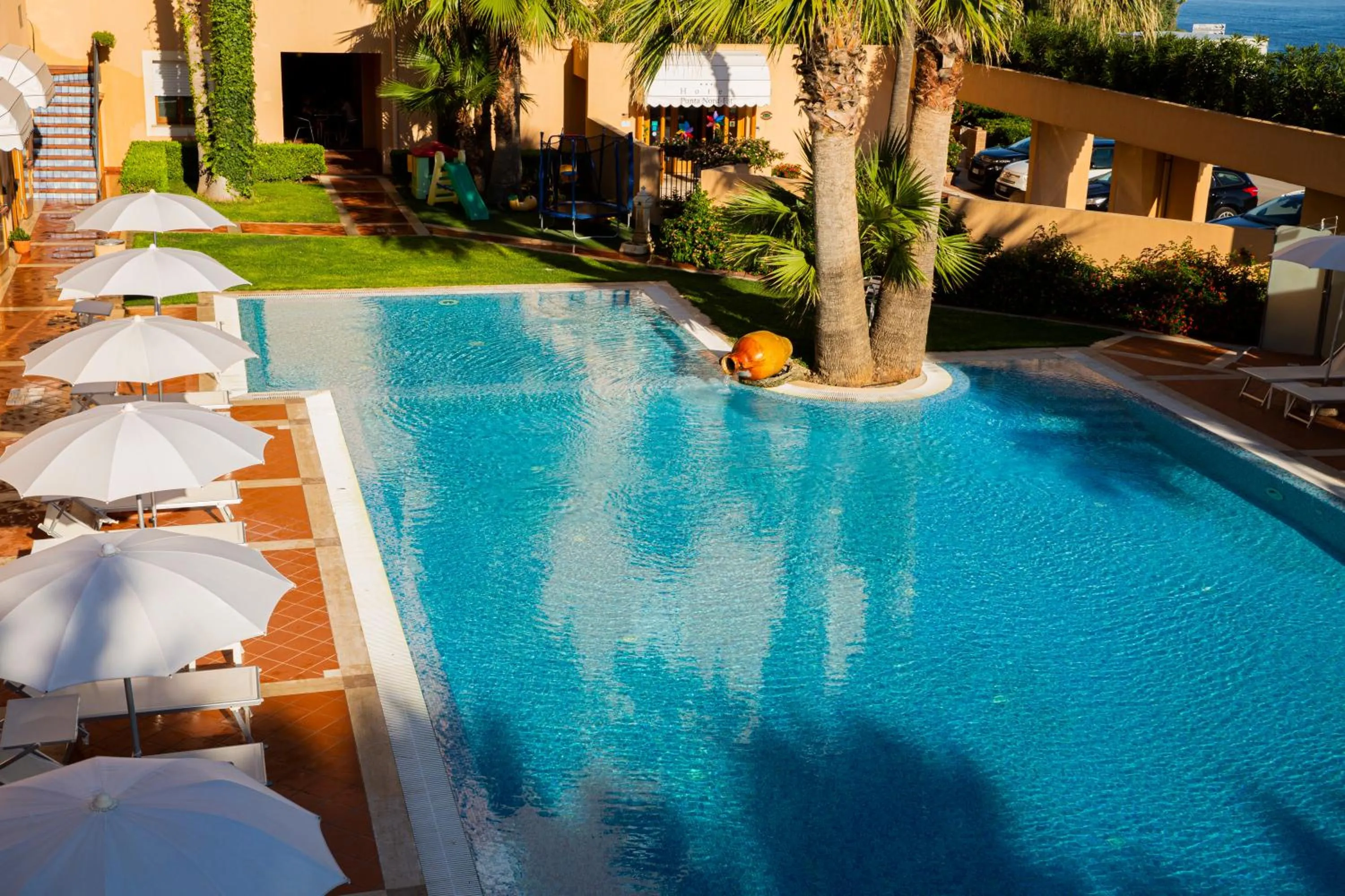 Swimming pool in Hotel Punta Nord Est