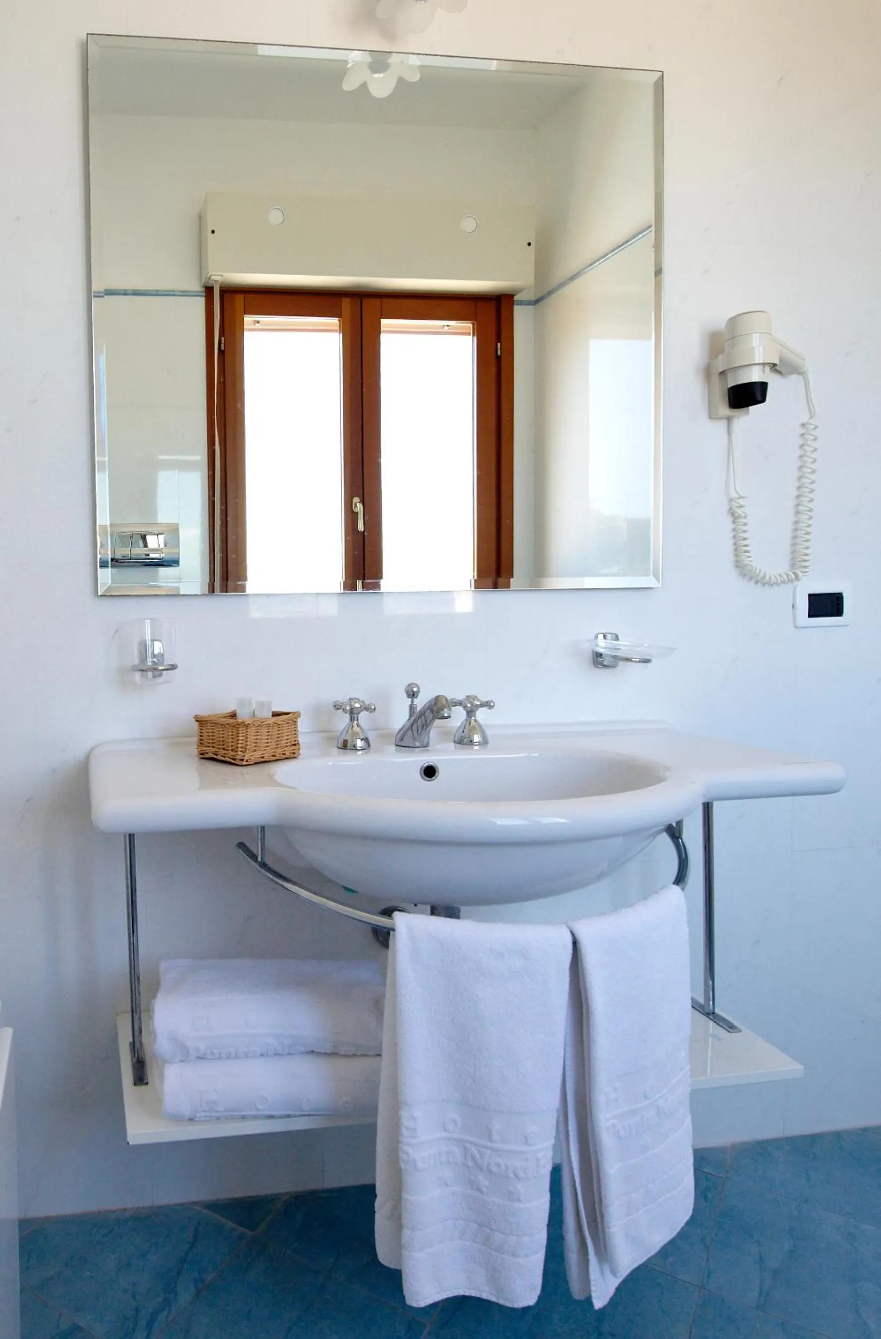 Bathroom in Hotel Punta Nord Est