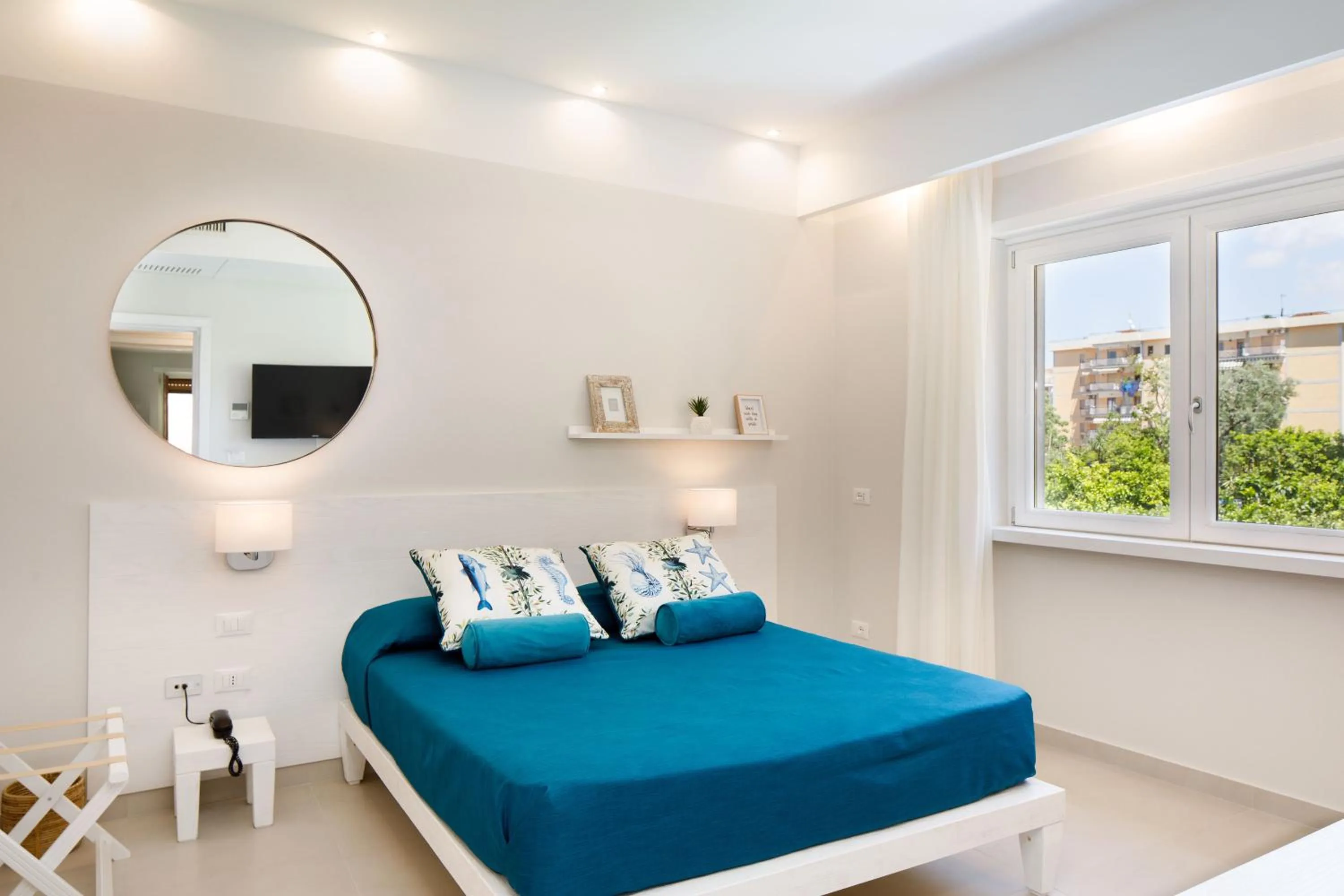 Garden view, Bed in MelRose Sorrento