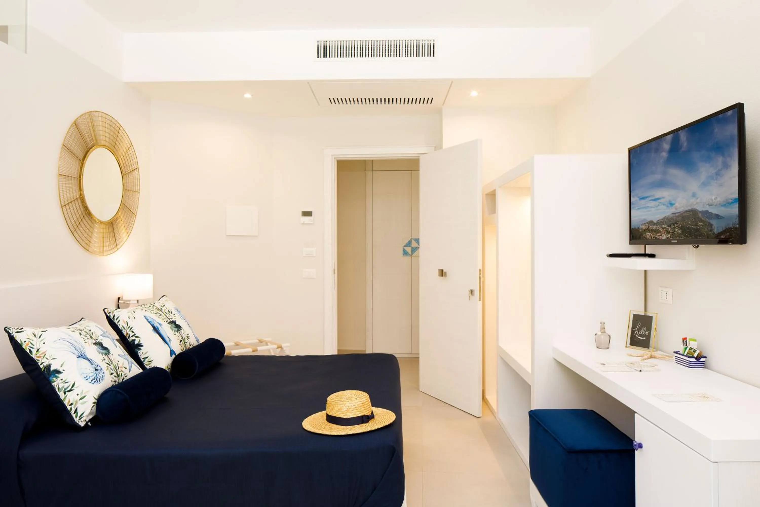 Photo of the whole room, Bed in MelRose Sorrento