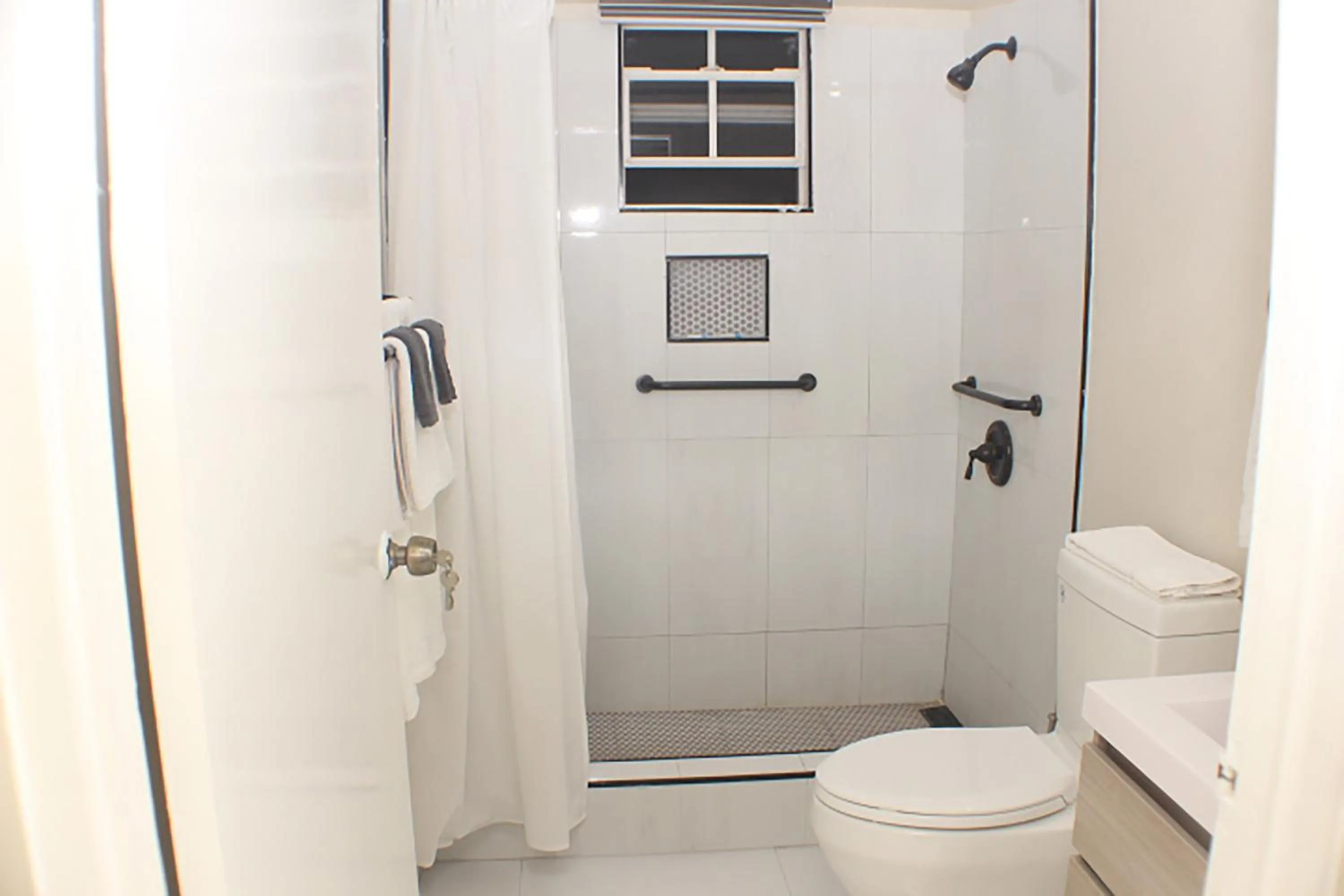 Shower in The Vista Inn