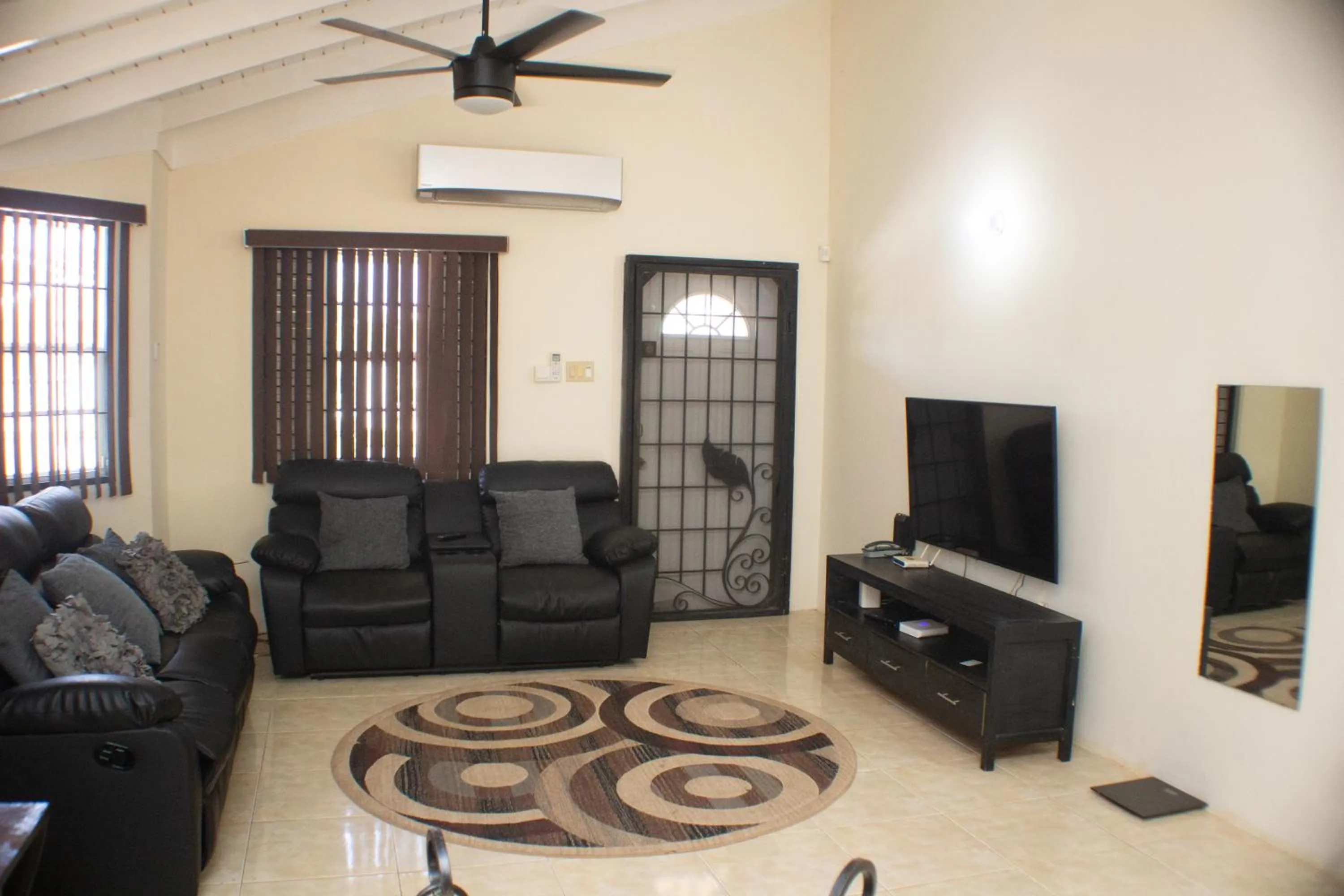 TV and multimedia in The Vista Inn