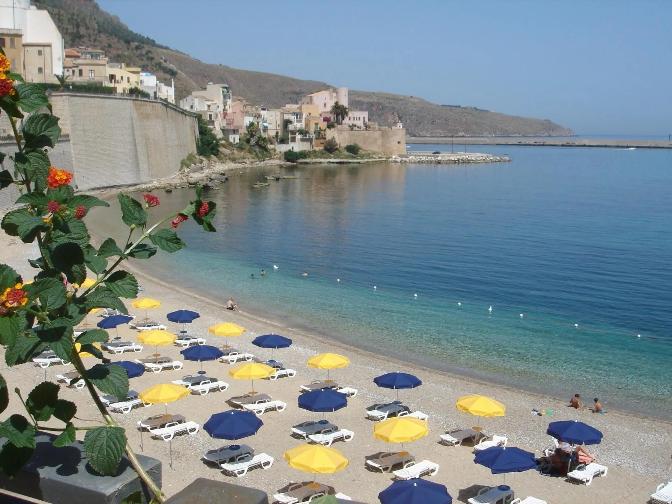 Beach in Hotel Al Madarig