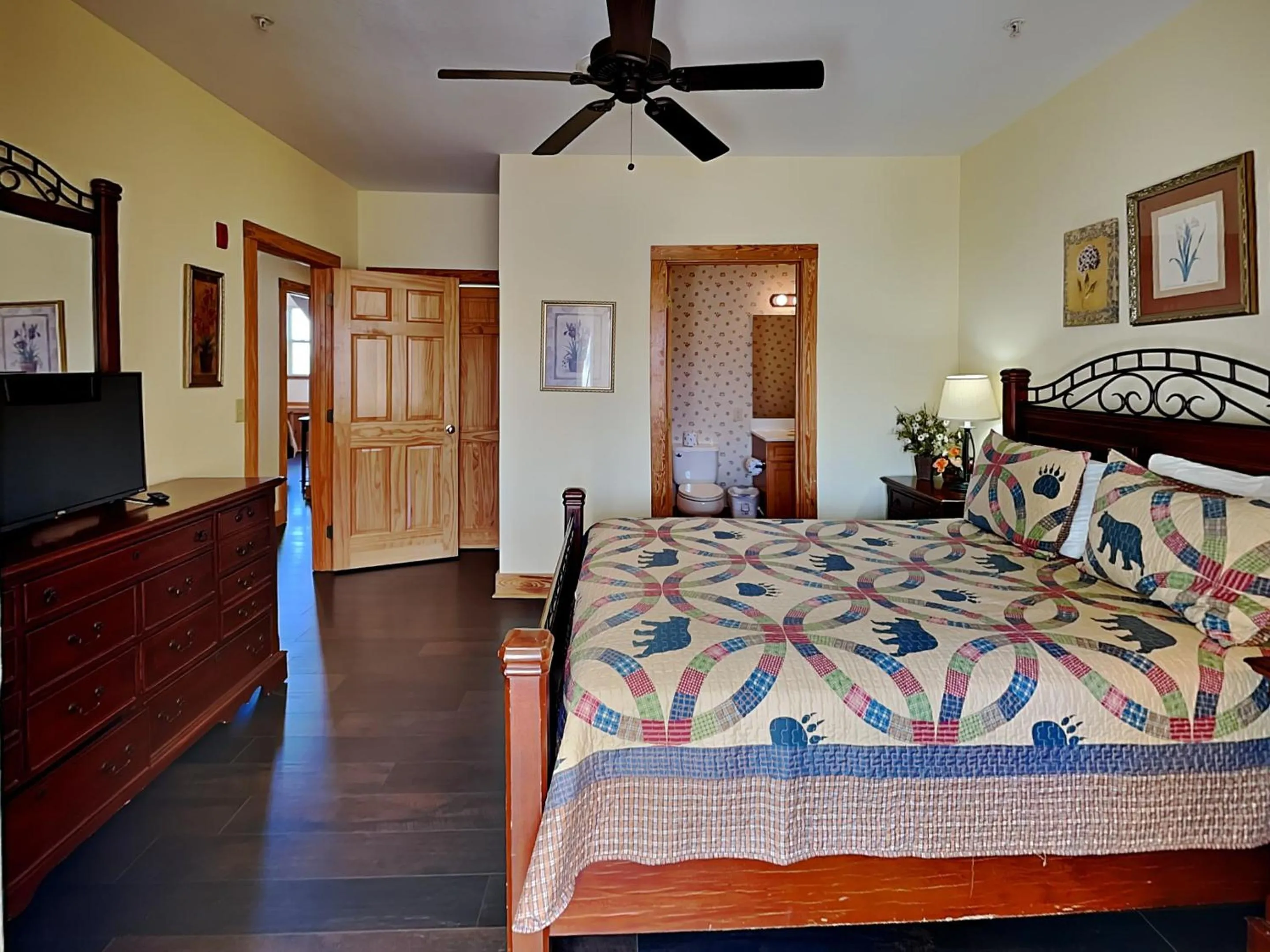 Bed in Mountain Sanctuary 3204