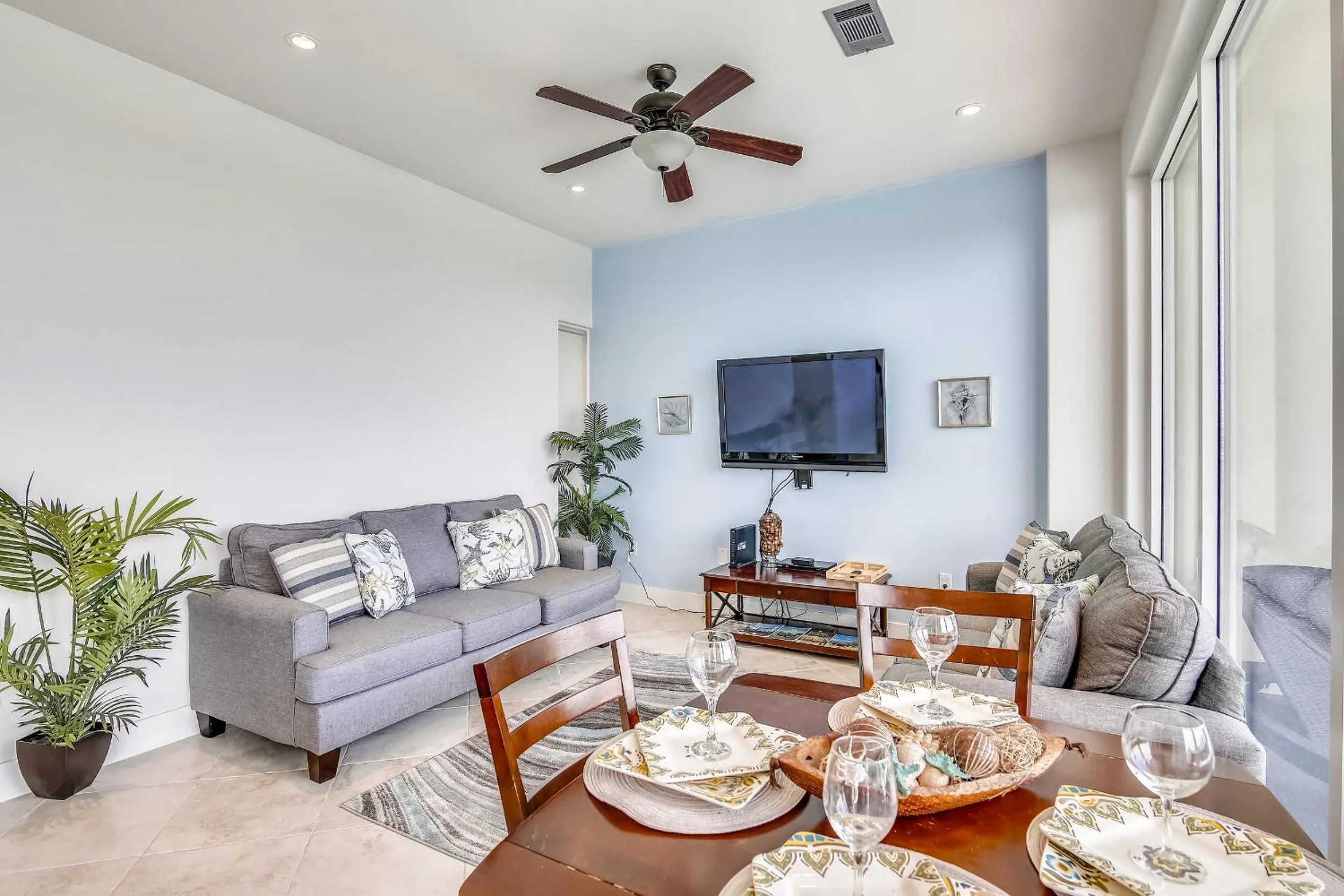 Living room in Diamond Beach 312-Island Jewel