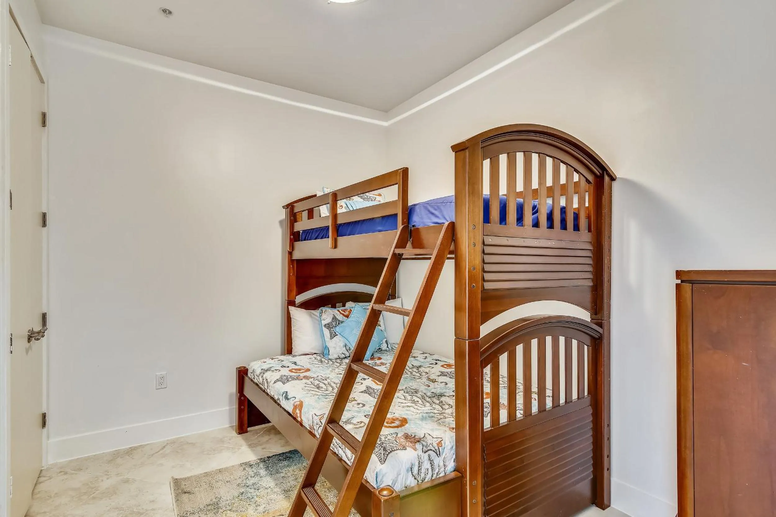 Property building, Bed in Diamond Beach 312-Island Jewel