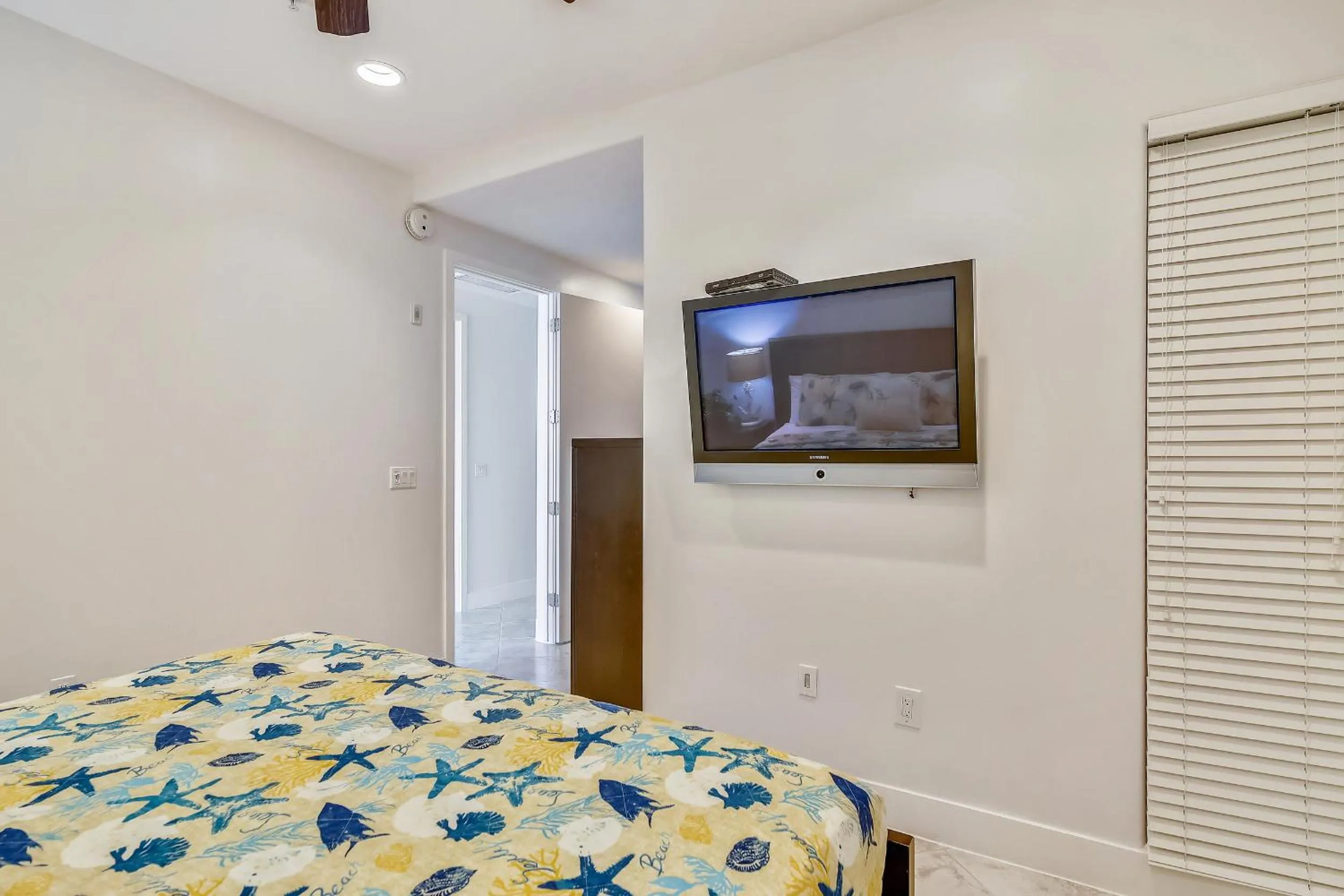 Bedroom, Bed in Diamond Beach 312-Island Jewel