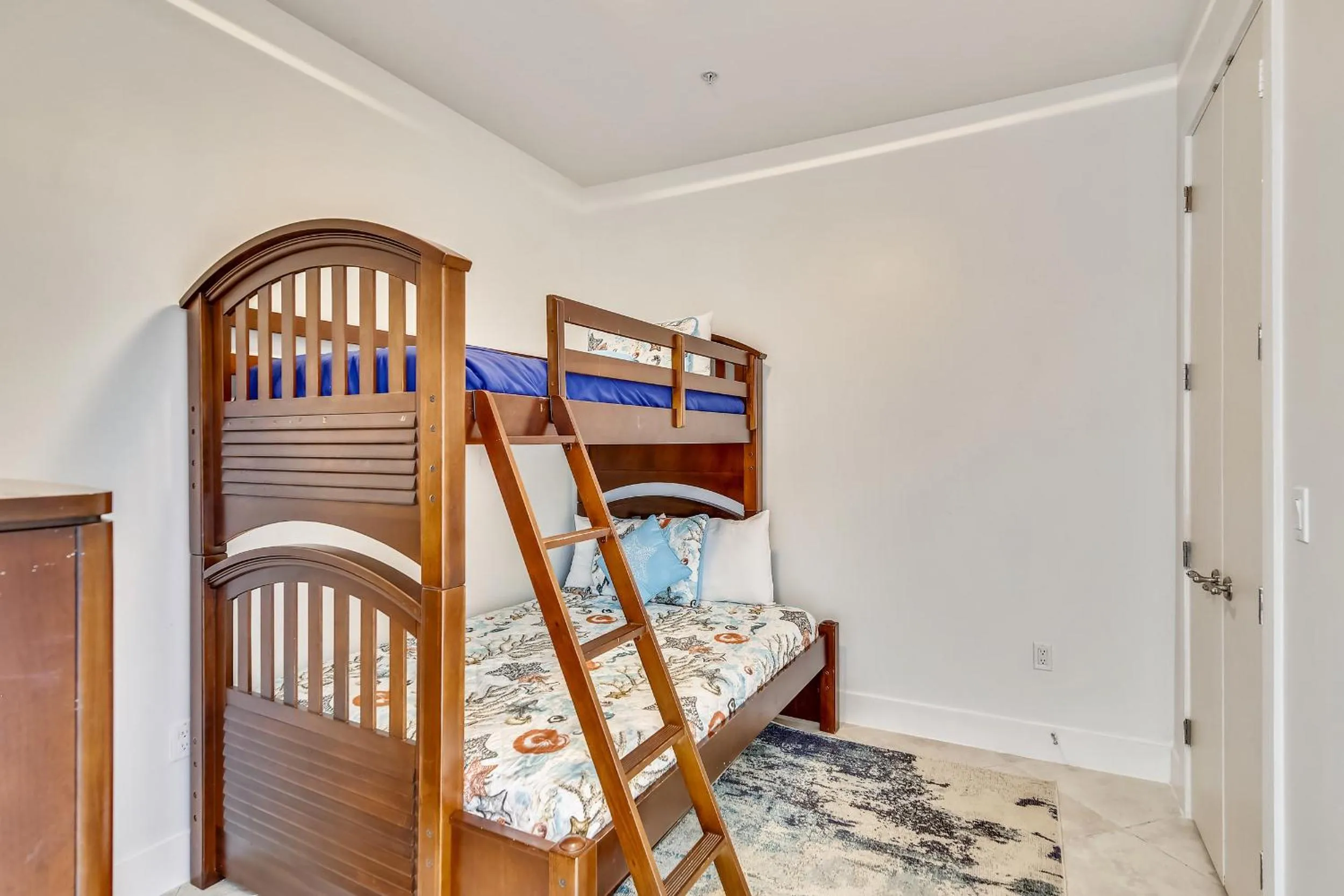 Property building, Bed in Diamond Beach 312-Island Jewel