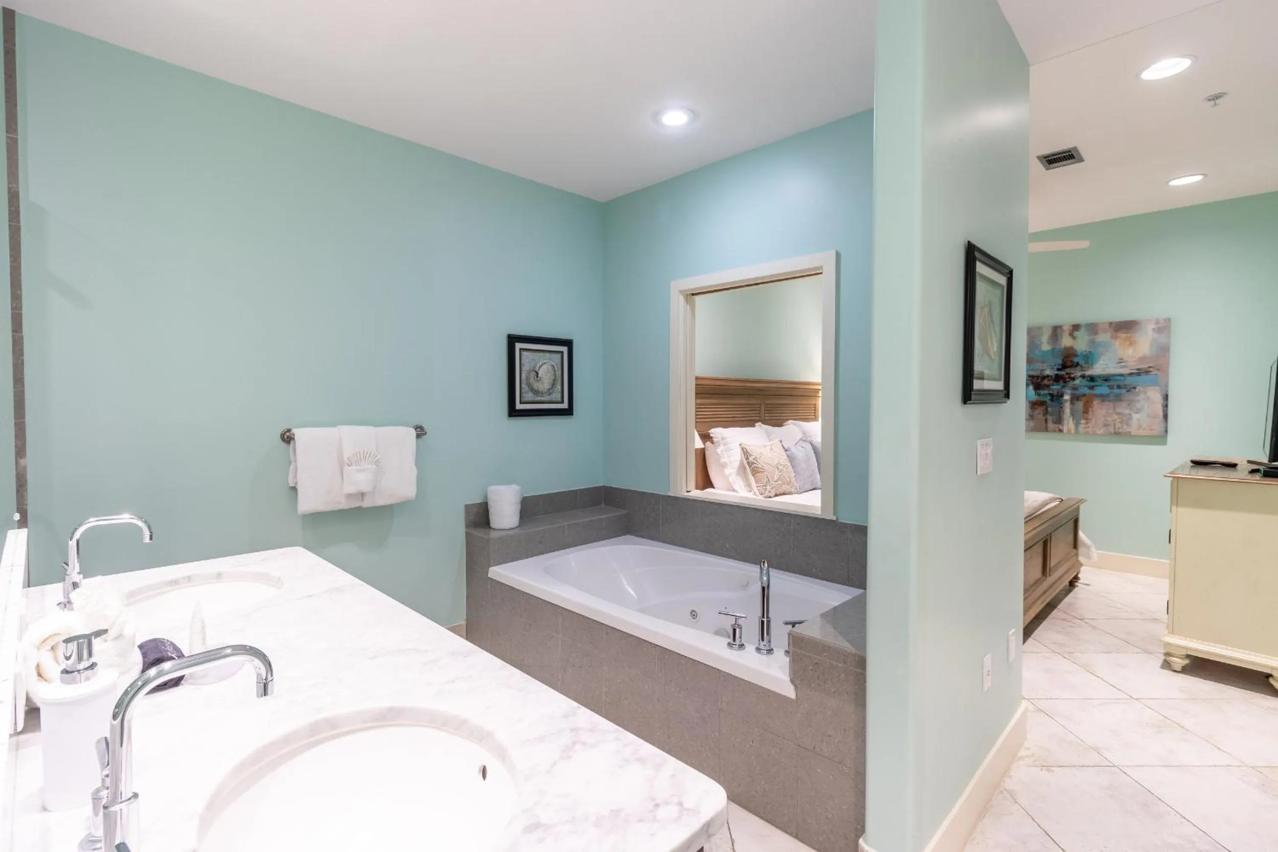 Property building, Bed in Diamond Beach 304-Sapphire