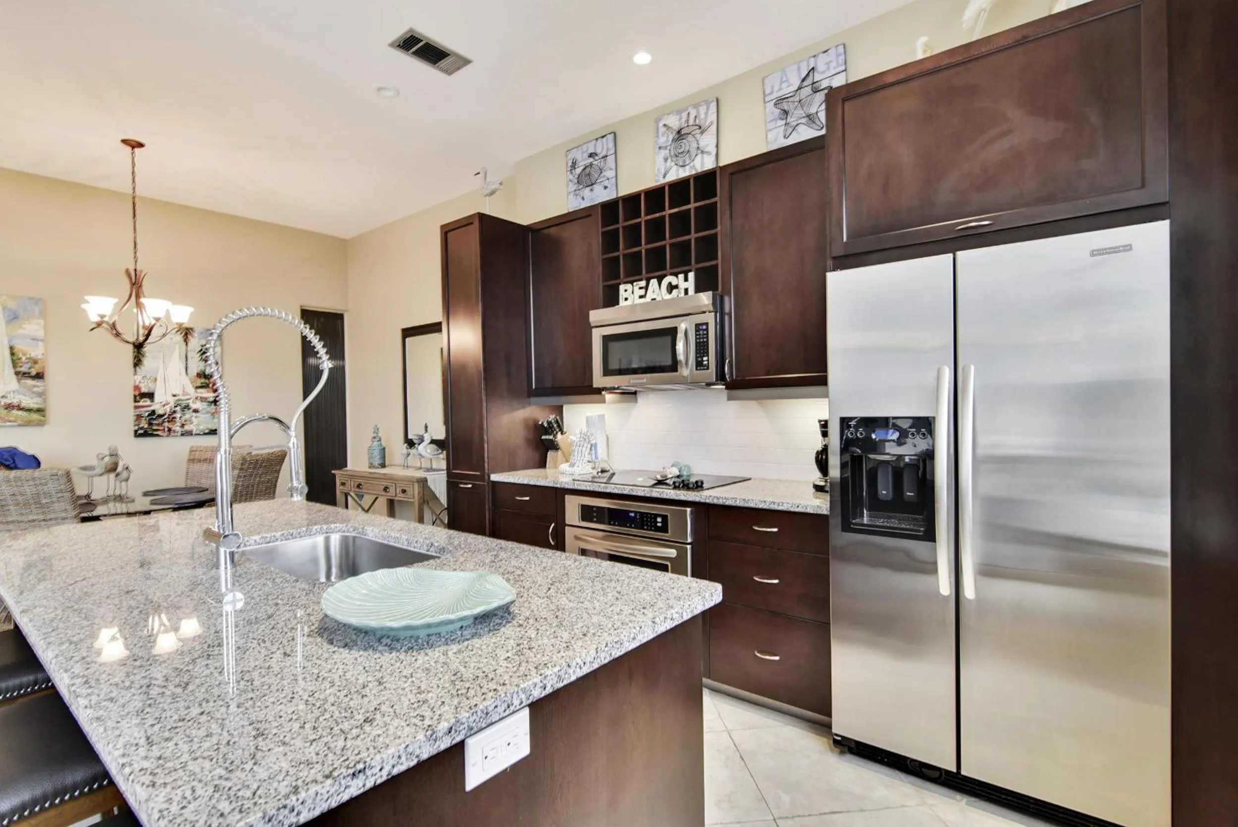 Kitchen or kitchenette in Diamond Beach 304-Sapphire