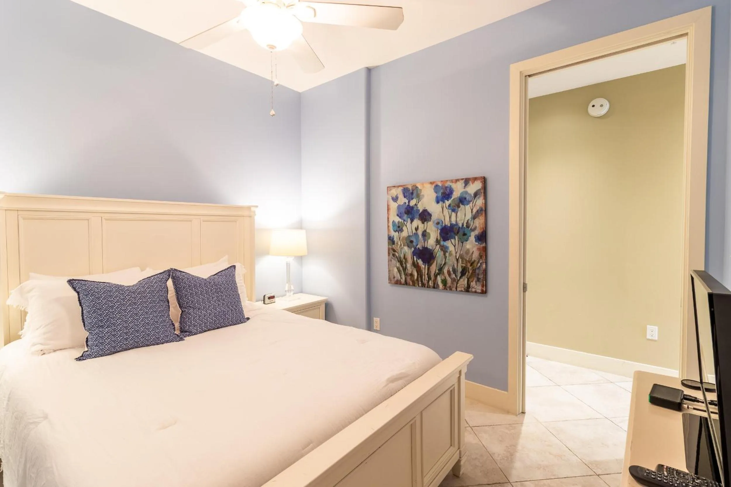 Bedroom, Bed in Diamond Beach 304-Sapphire