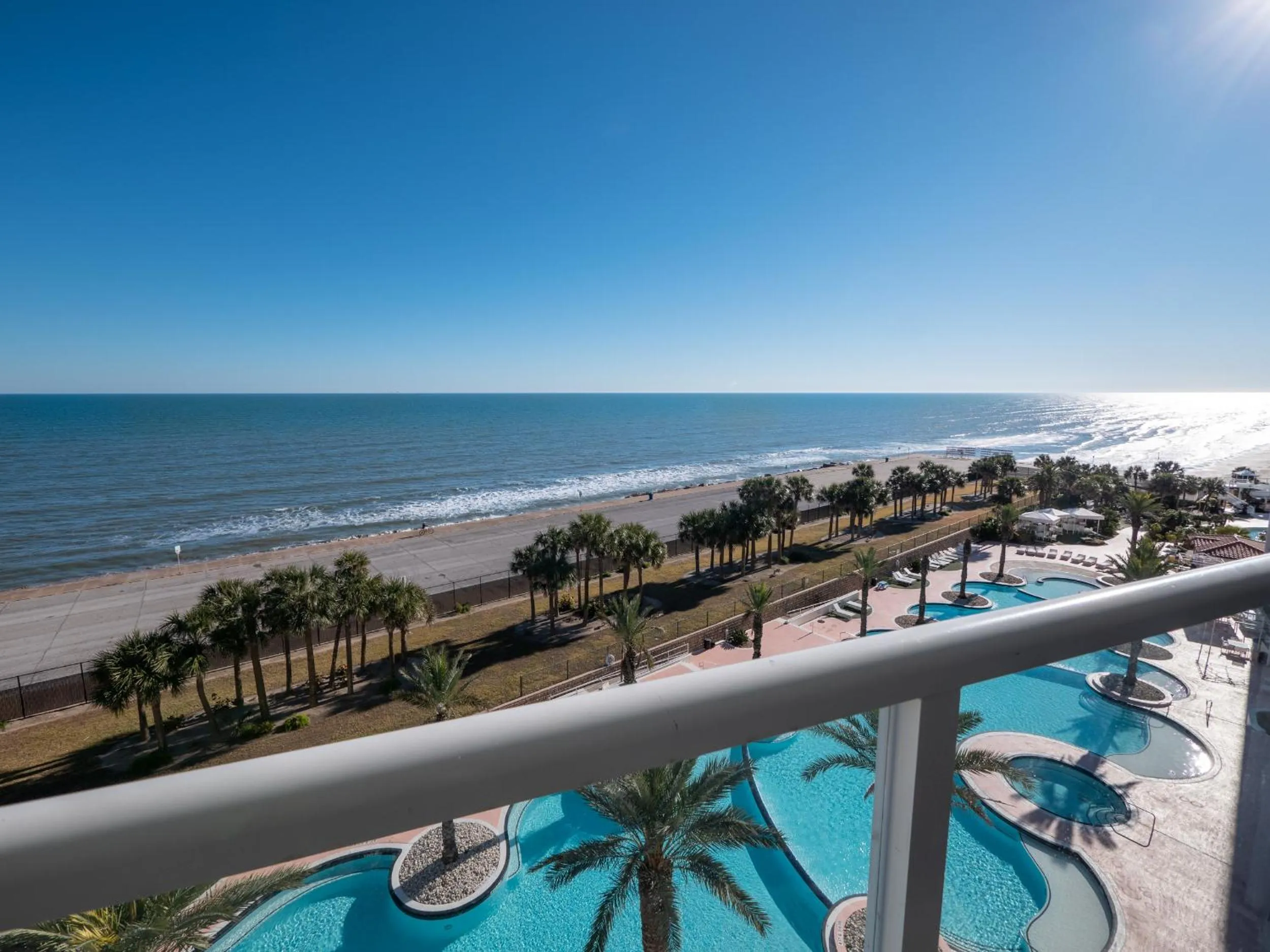 Swimming pool in Diamond Beach 608-Blue Lagoon