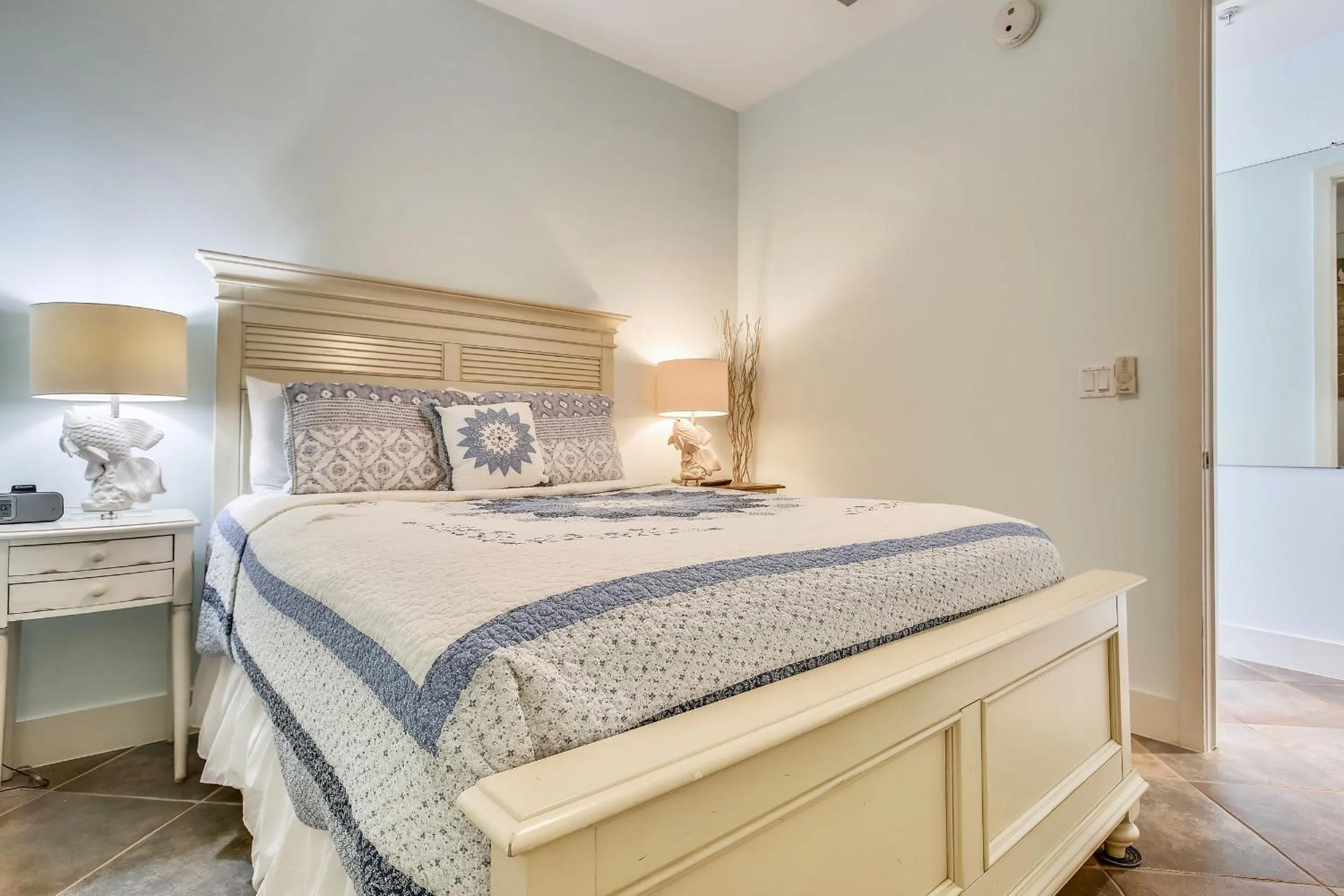 Bedroom, Bed in Diamond Beach 608-Blue Lagoon