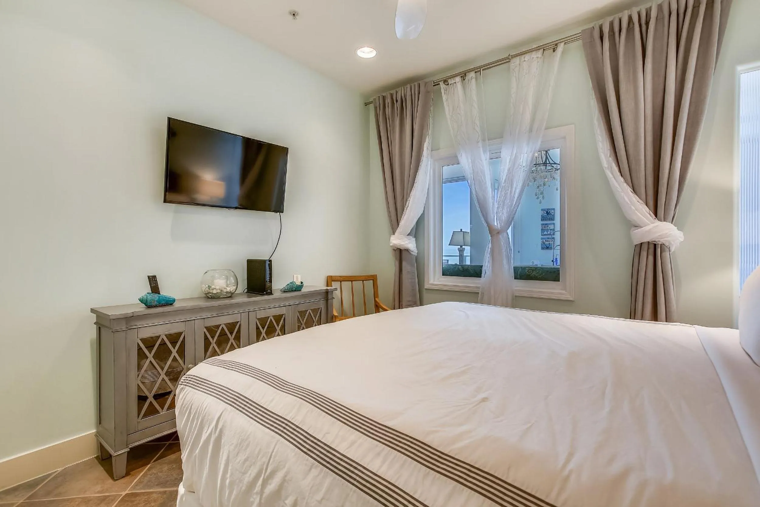 Bedroom, Bed in Diamond Beach 608-Blue Lagoon