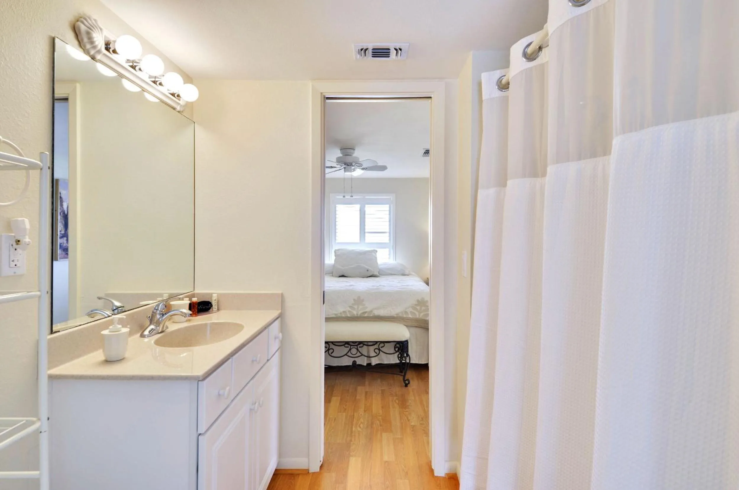 Kitchen or kitchenette, Bed in Bahia Azul Sunset