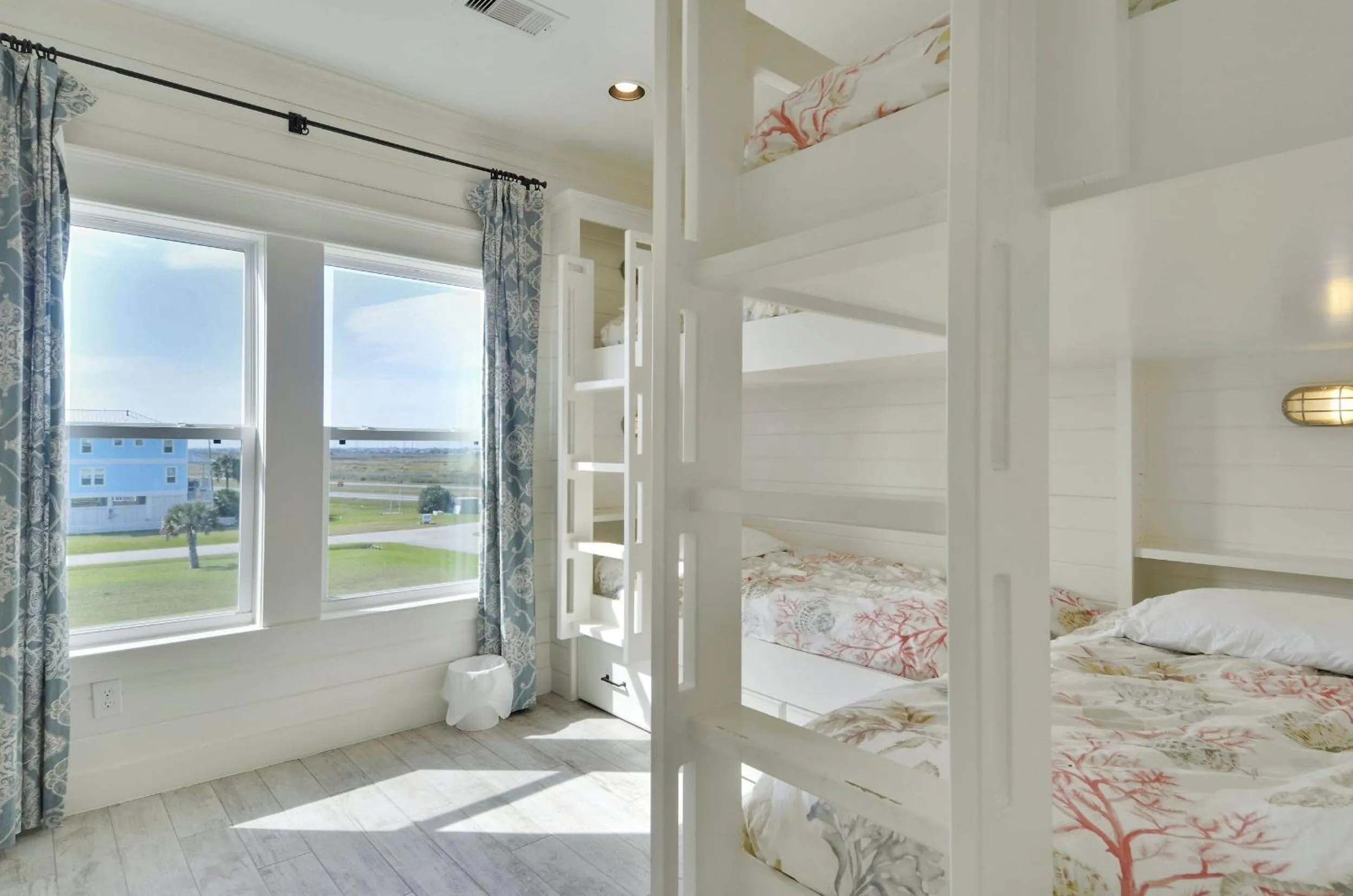 Property building, Bed in Beachside Haven