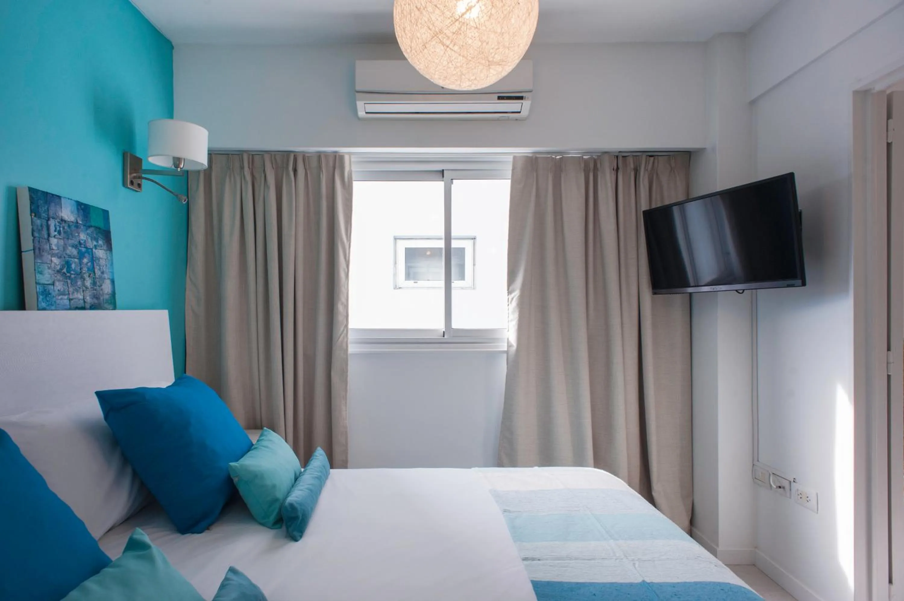 Bed in Soho Point Central