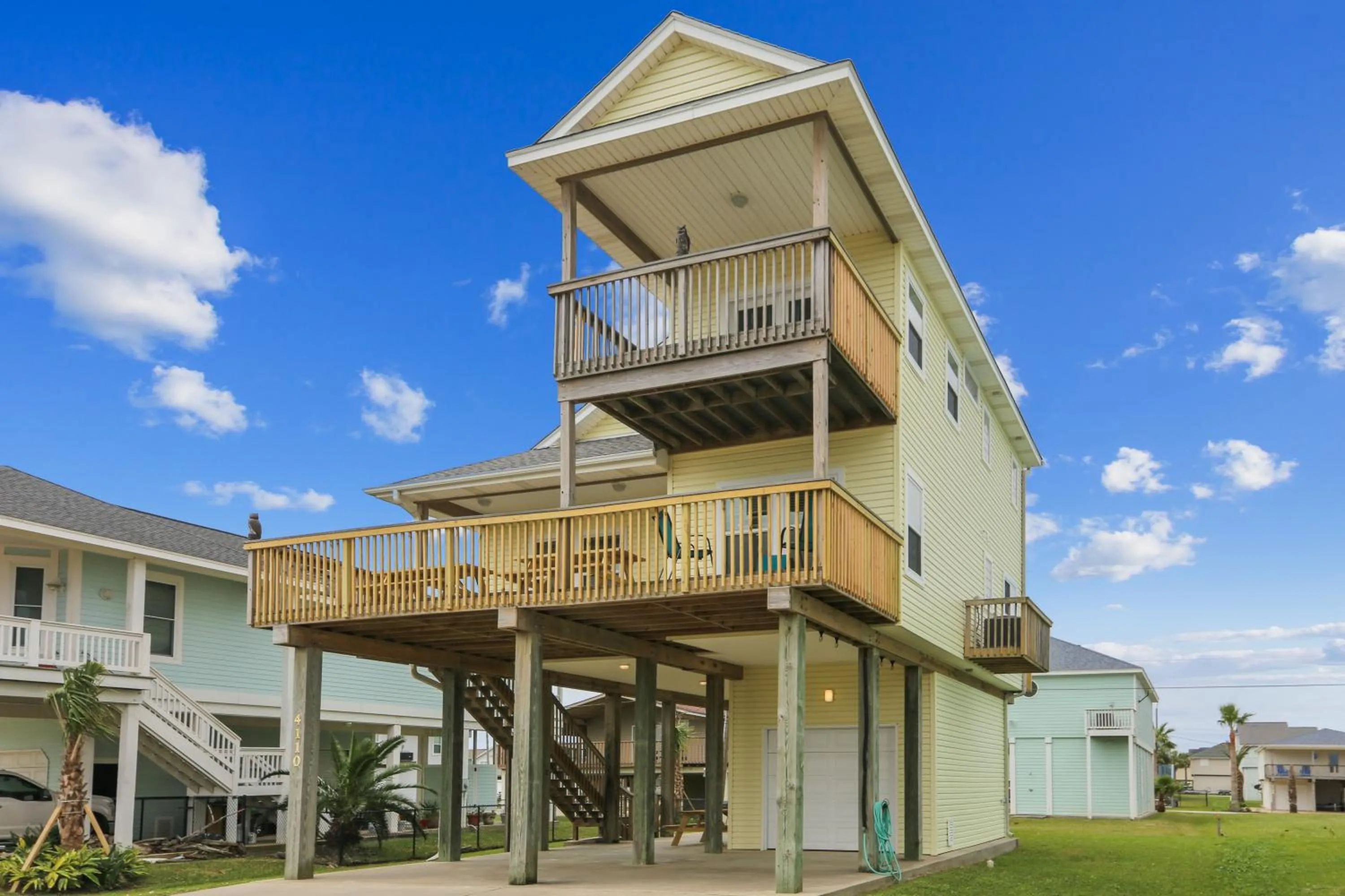 Property building in Sunflower Surf