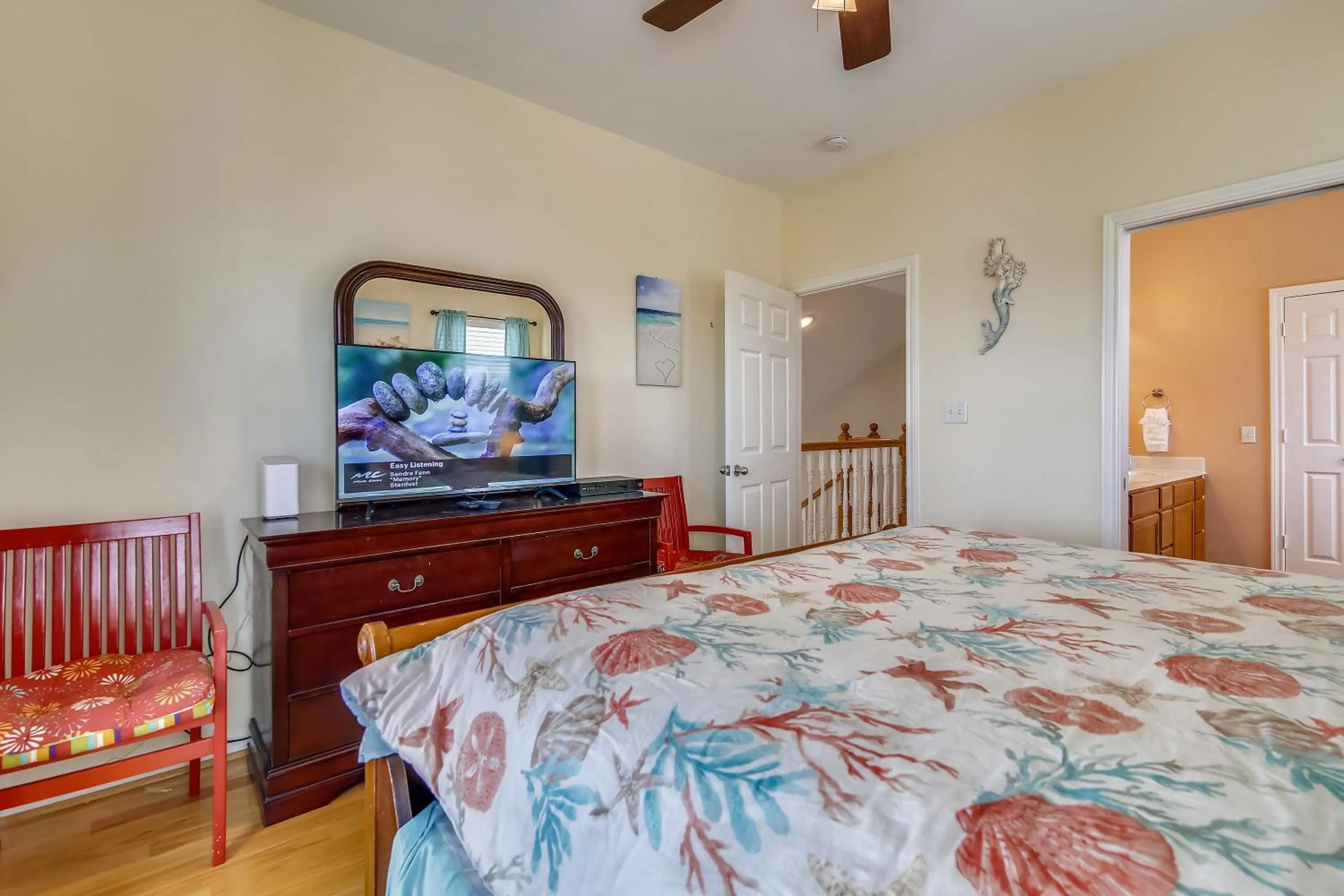 Bedroom, Bed in Sunflower Surf